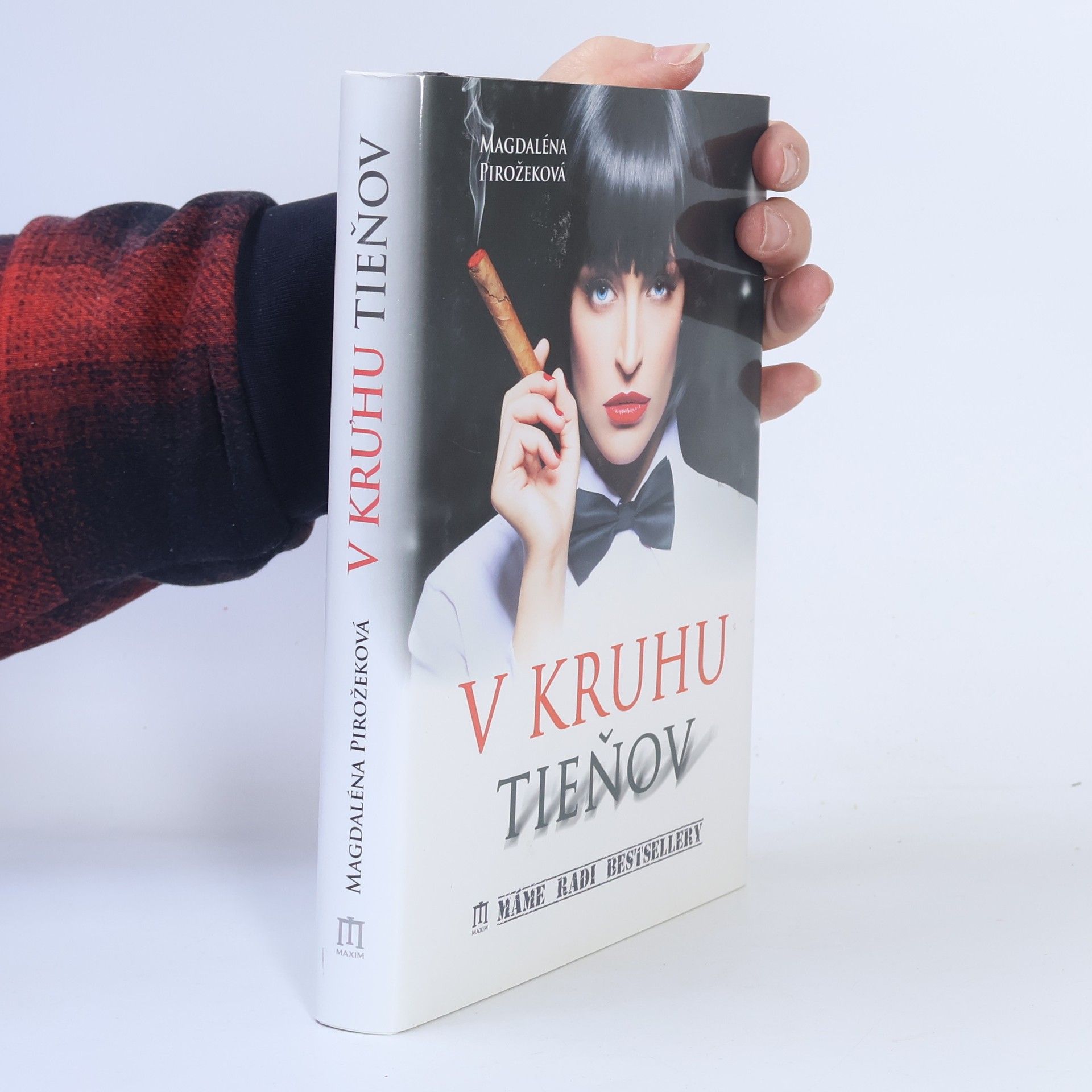 Magdaléna Pirožeková V kruhu tieňov