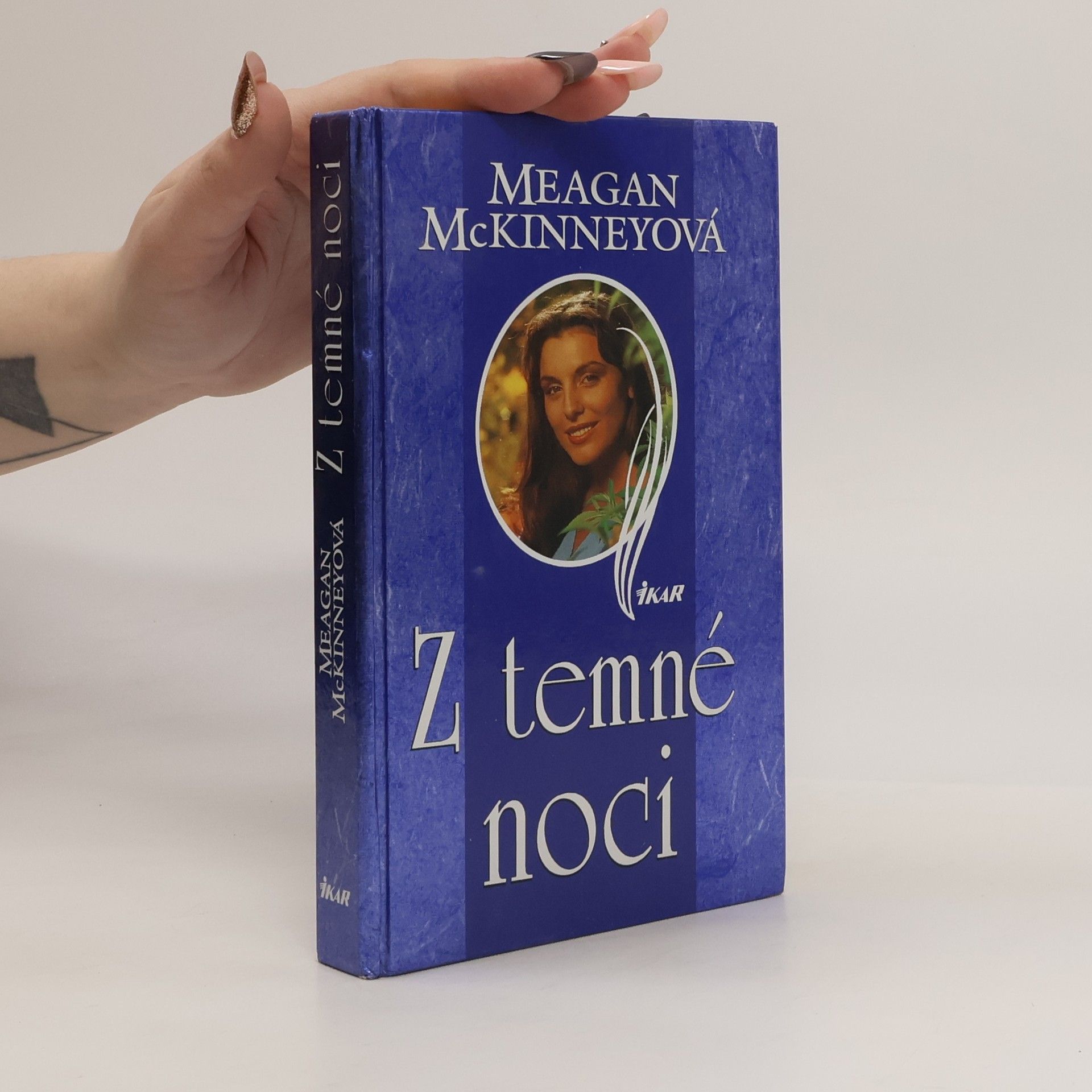 Meagan McKinney Z temné noci