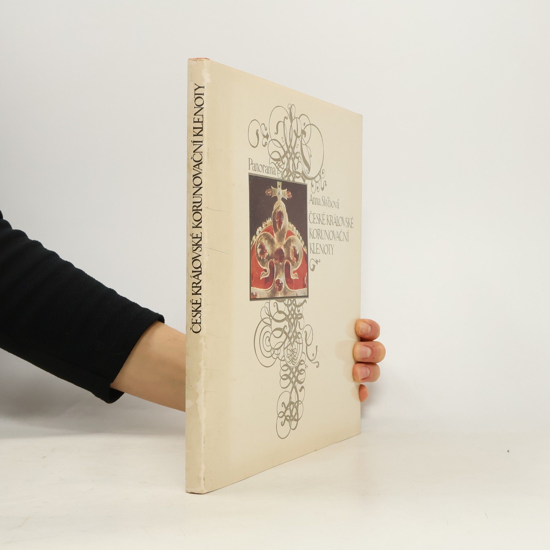 Anna Skýbová České královské korunovační klenoty