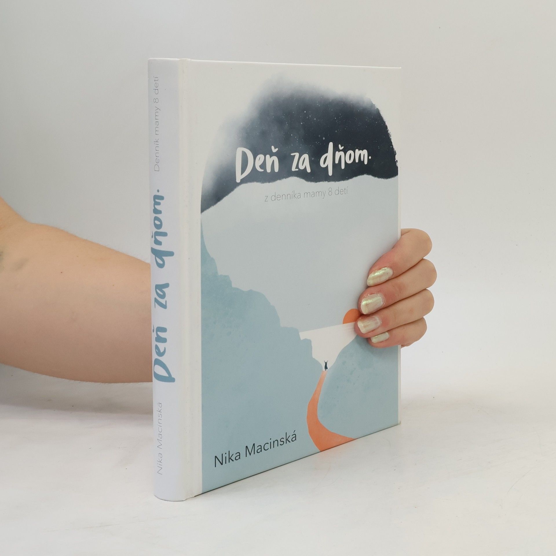 Nika Macinská Deň za dňom