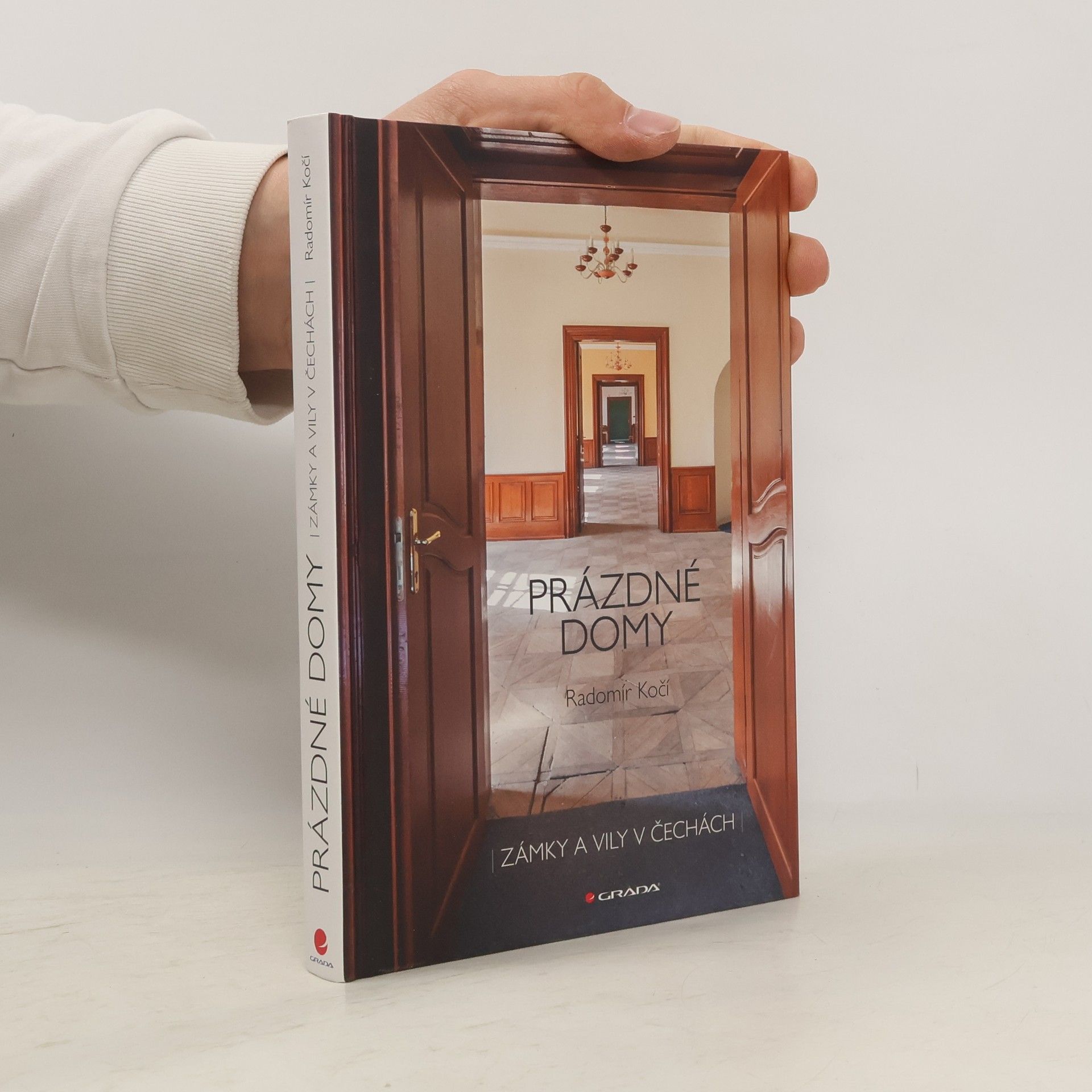 Prázdné domy. Zámky a vily v Čechách