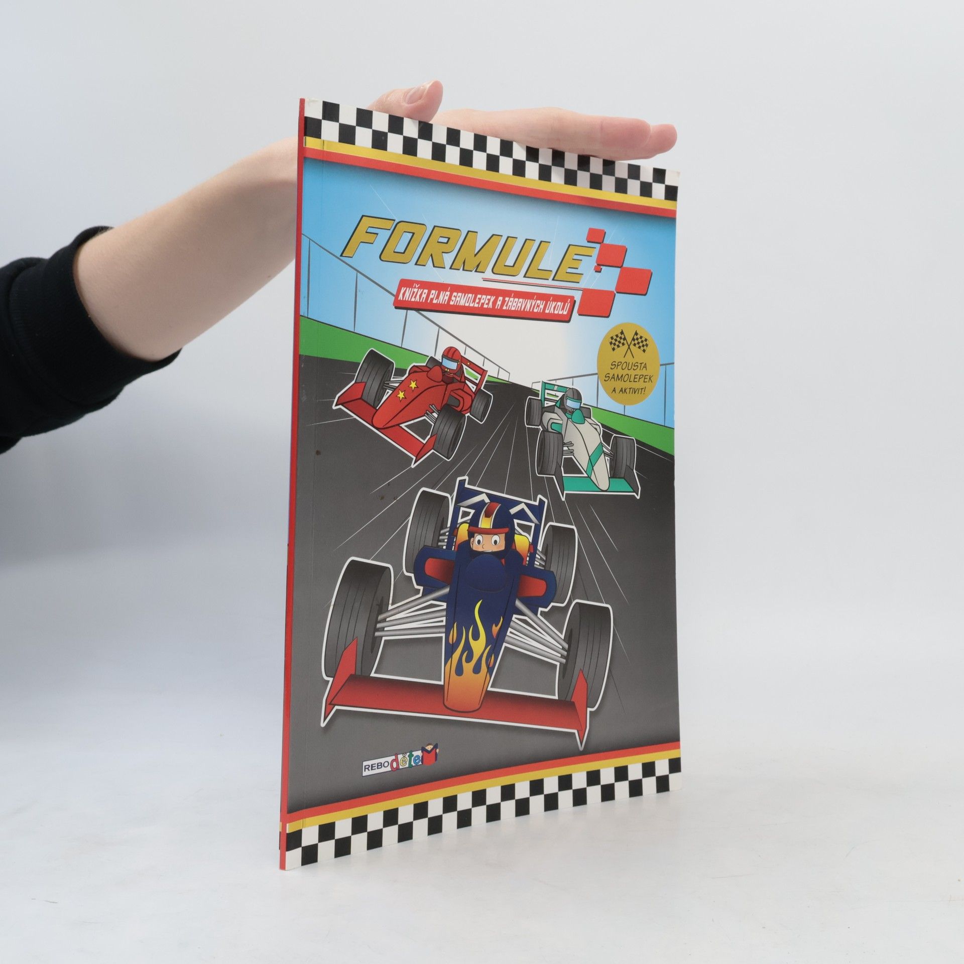 Martínková Petra Formule. Knížka plná samolepek a zábavných úkolů