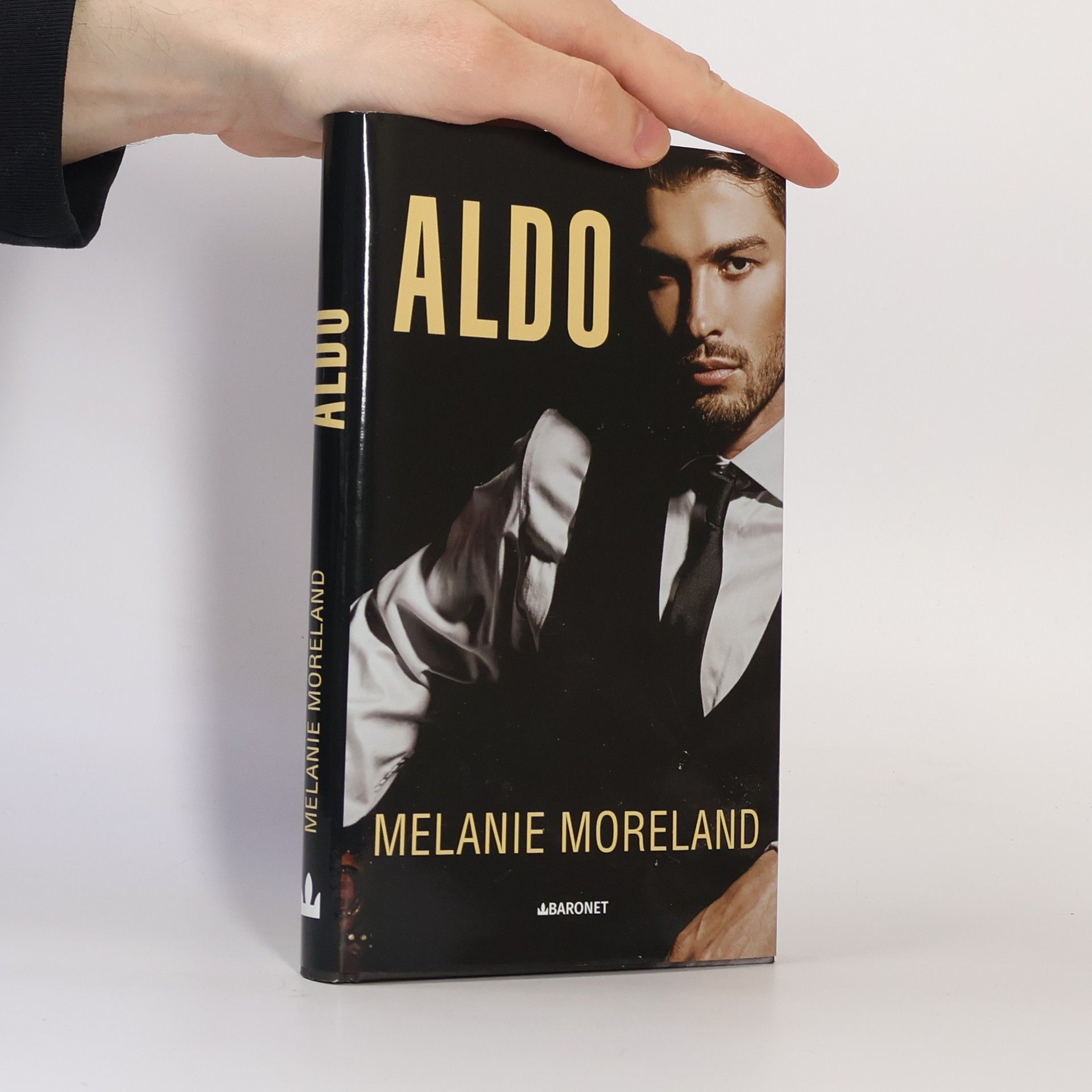 Melanie Moreland Aldo