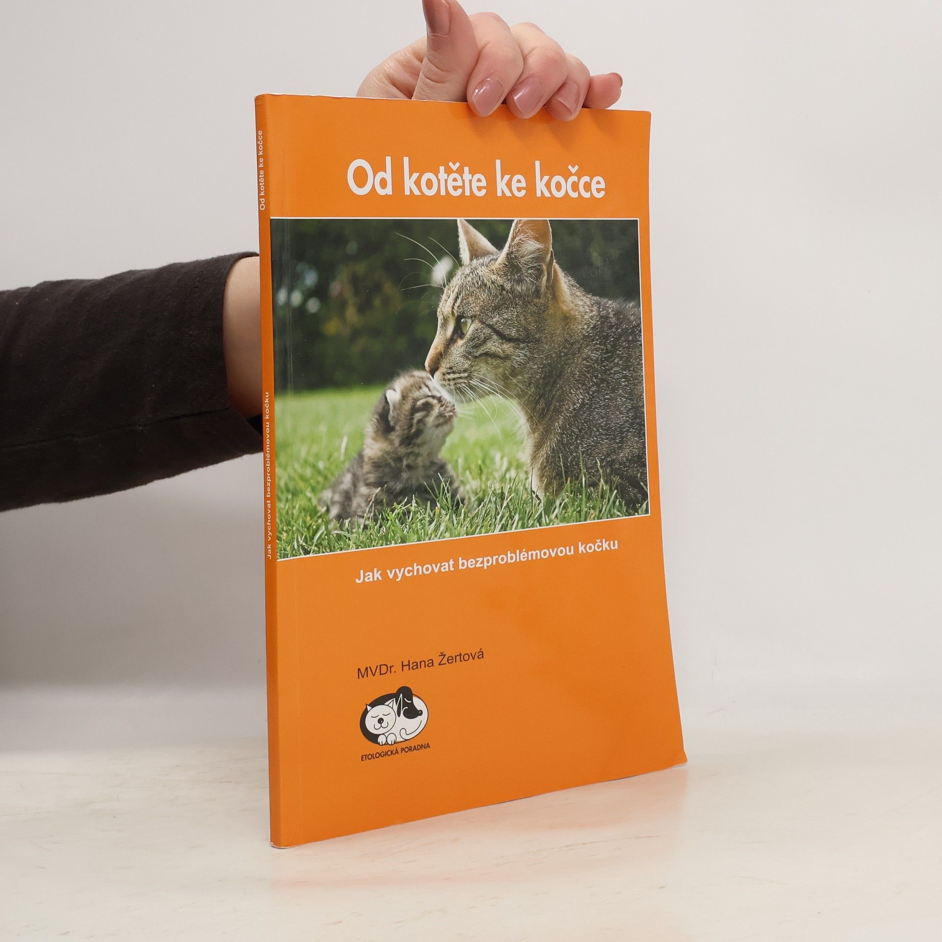 Od kotěte ke kočce. Jak vychovat bezproblémovou kočku