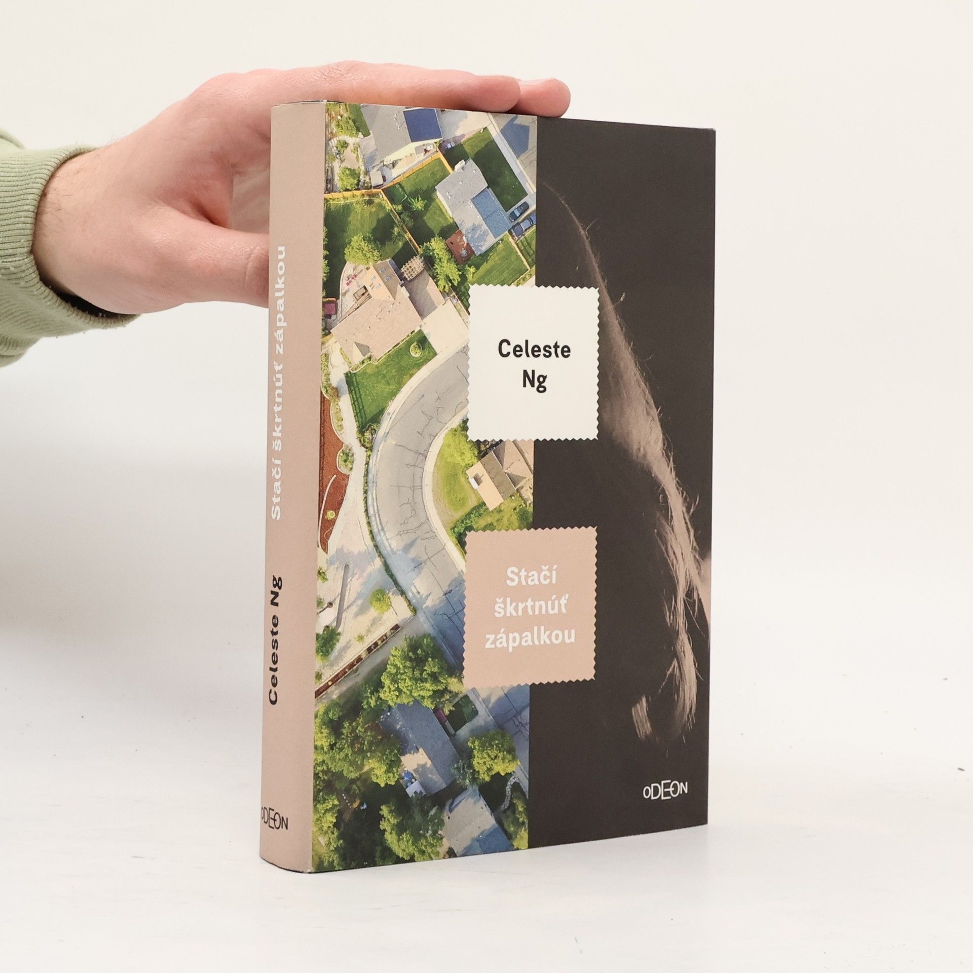 Celeste Ng Stačí škrtnúť zápalkou