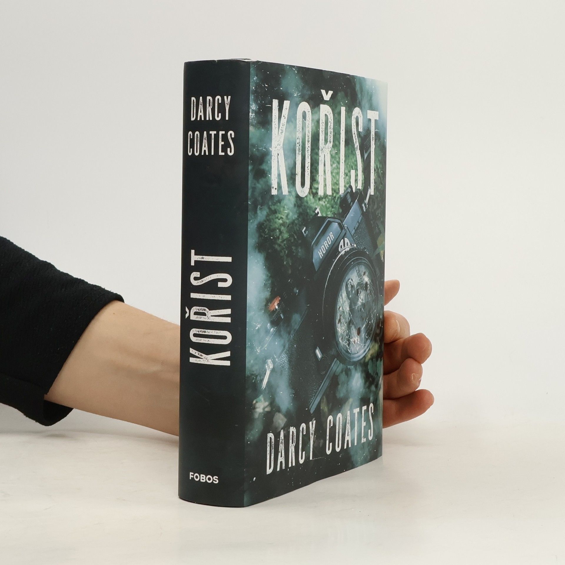 Darcy Coates Kořist