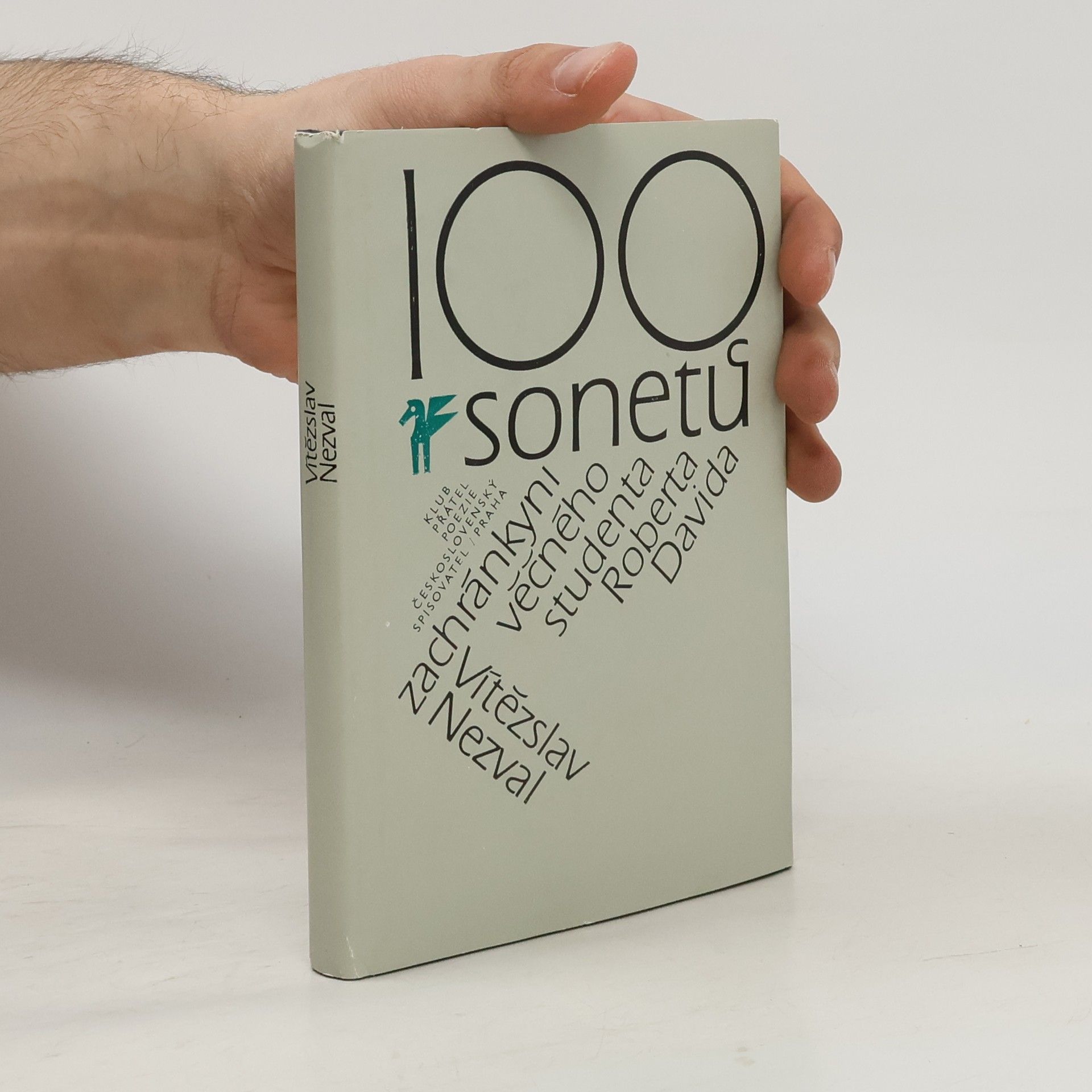 100 sonetů zachránkyni věčného studenta Roberta Davida