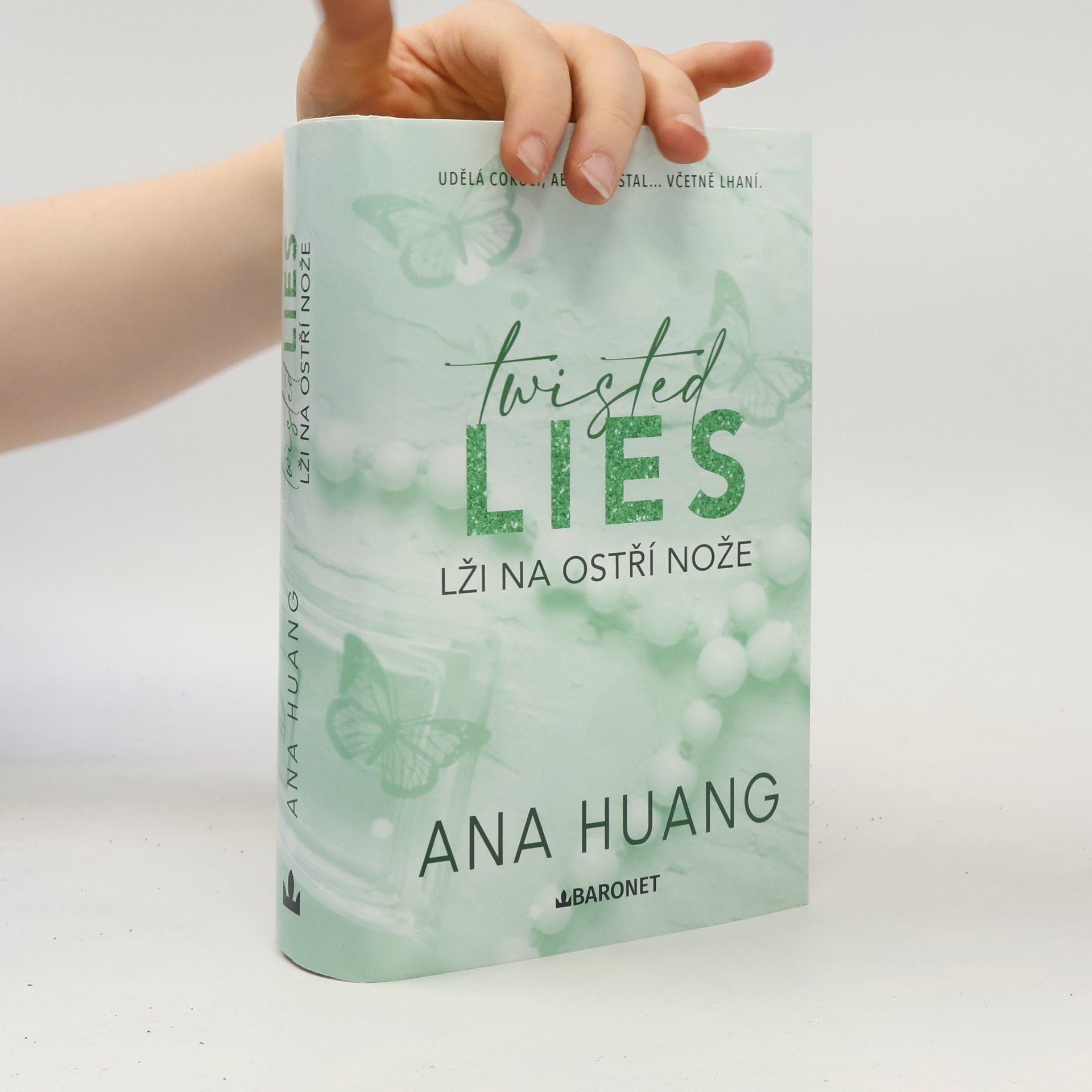 Ana Huang Twisted Lies. Lži na ostří nože