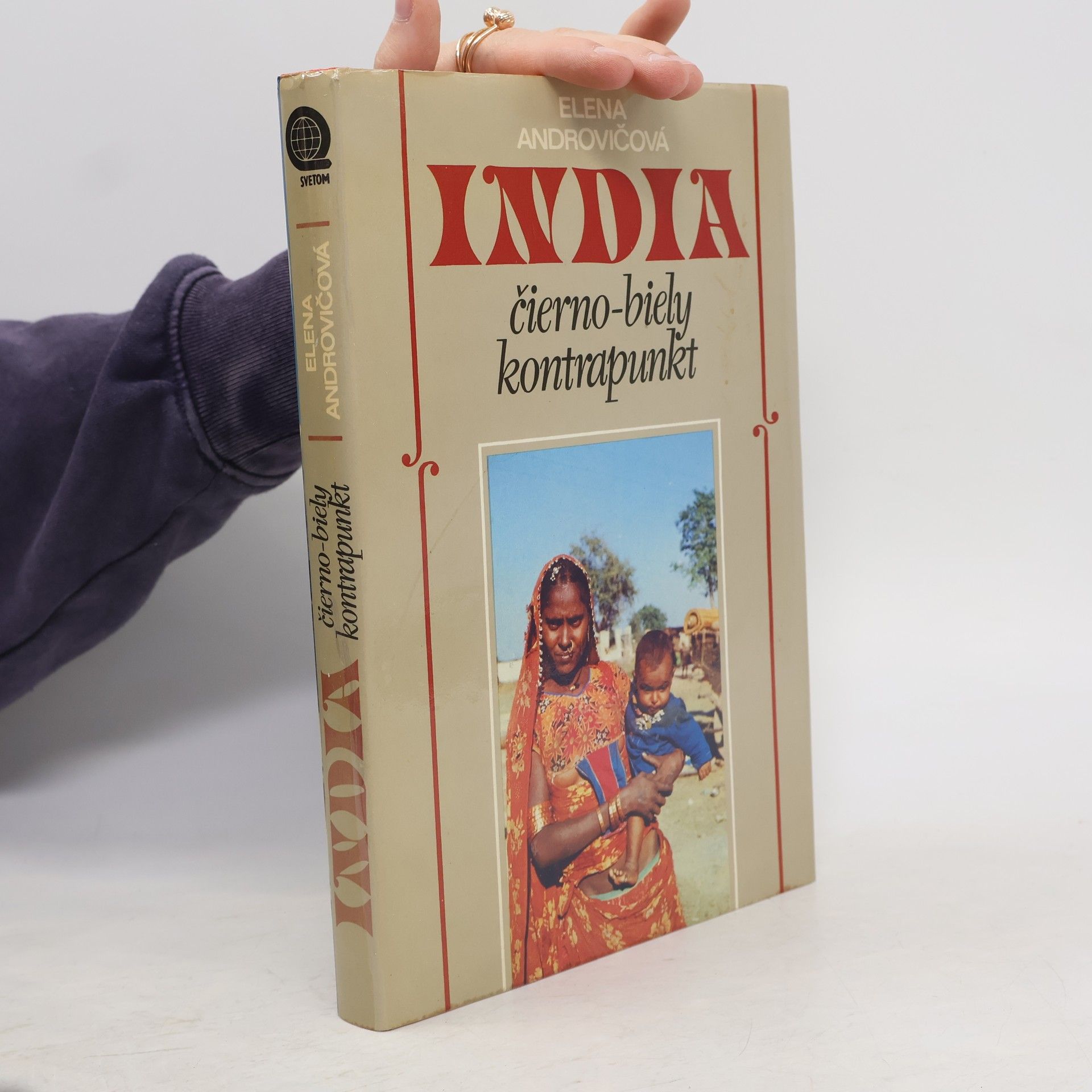 Elena Androvičová India. Čierno-biely kontrapunkt