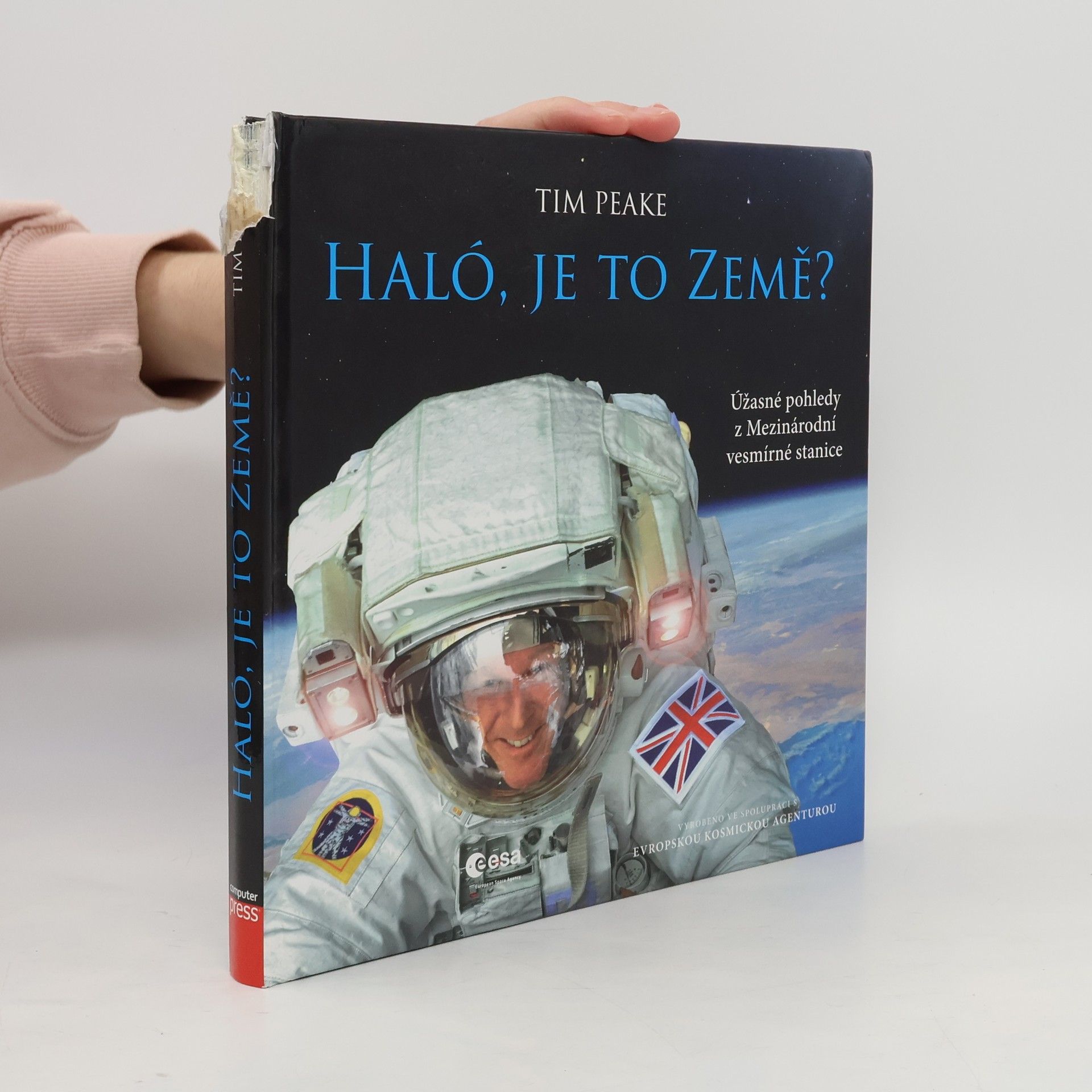 Tim Peake Haló, je to Země? : úžasné pohledy z Mezinárodní vesmírné stanice