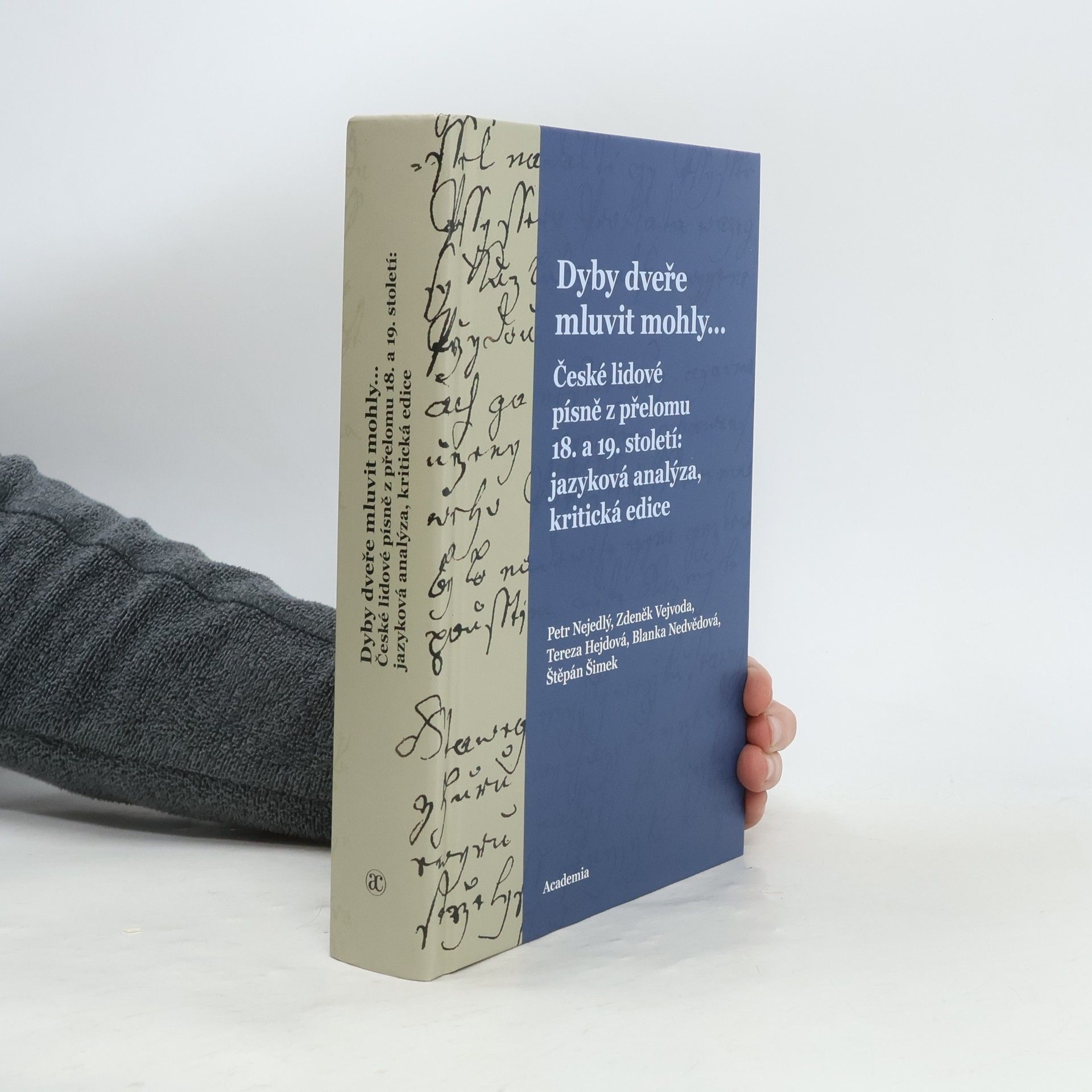 Dyby dveře mluvit mohly…