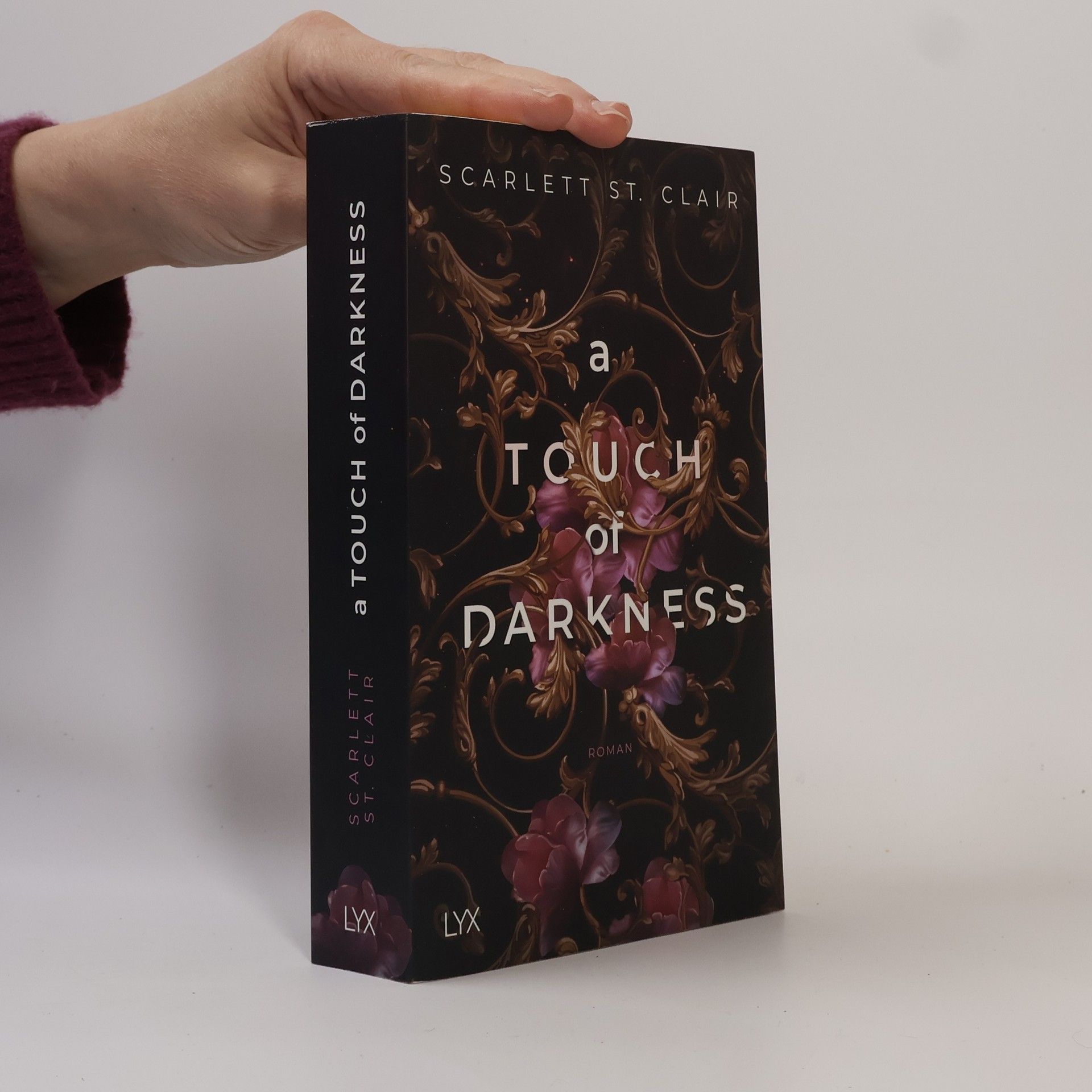 Scarlett St. Clair A Touch of Darkness