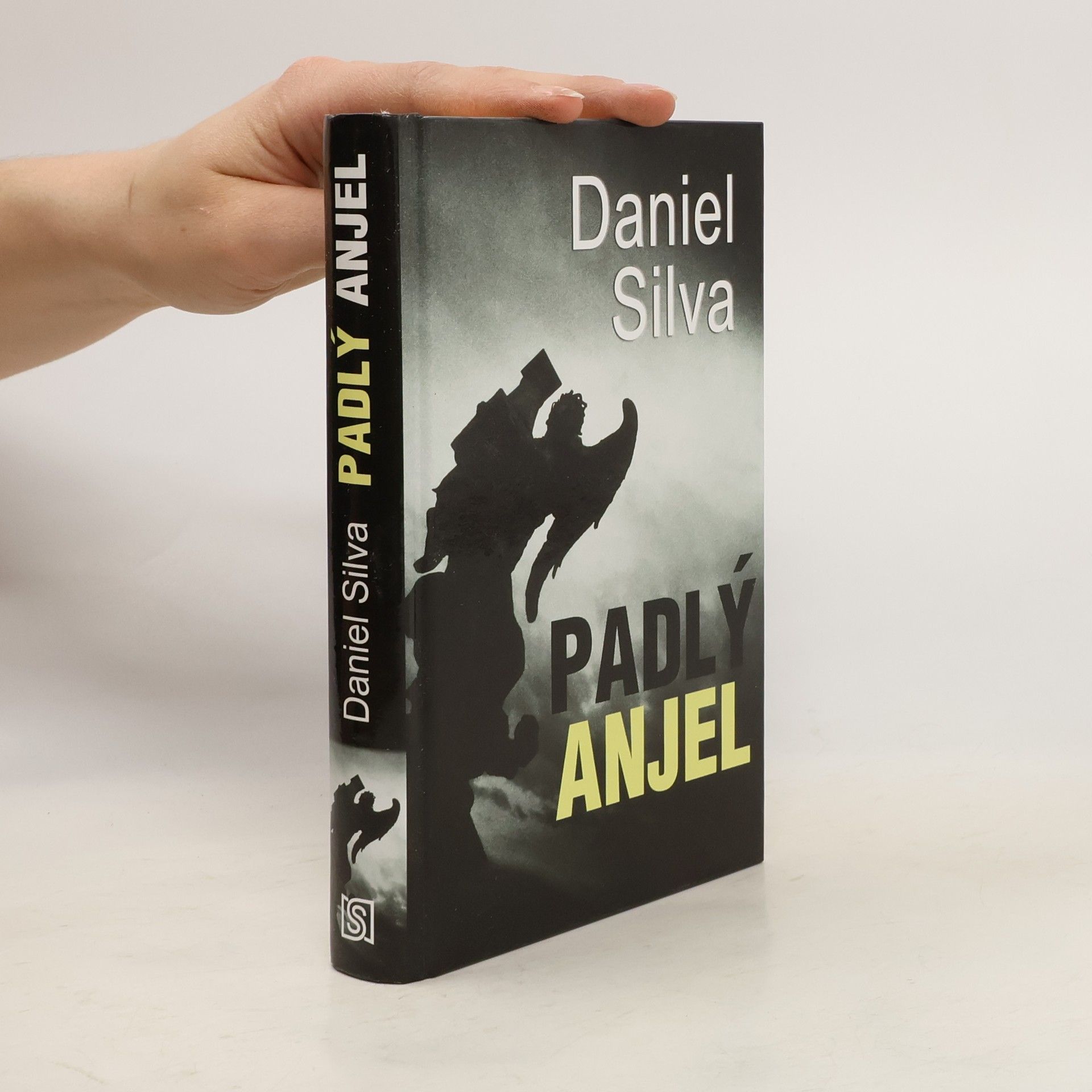 Daniel Silva Padlý anjel