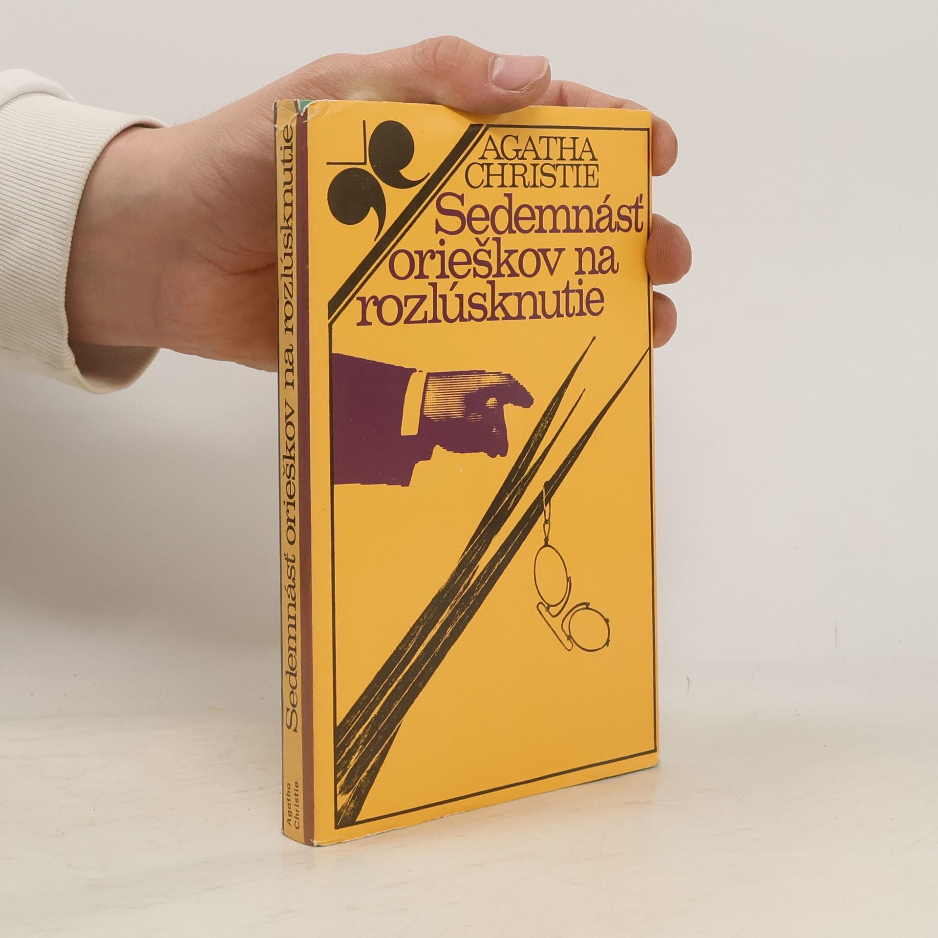 Agatha Christie Sedemnásť orieškov na rozlúsknutie