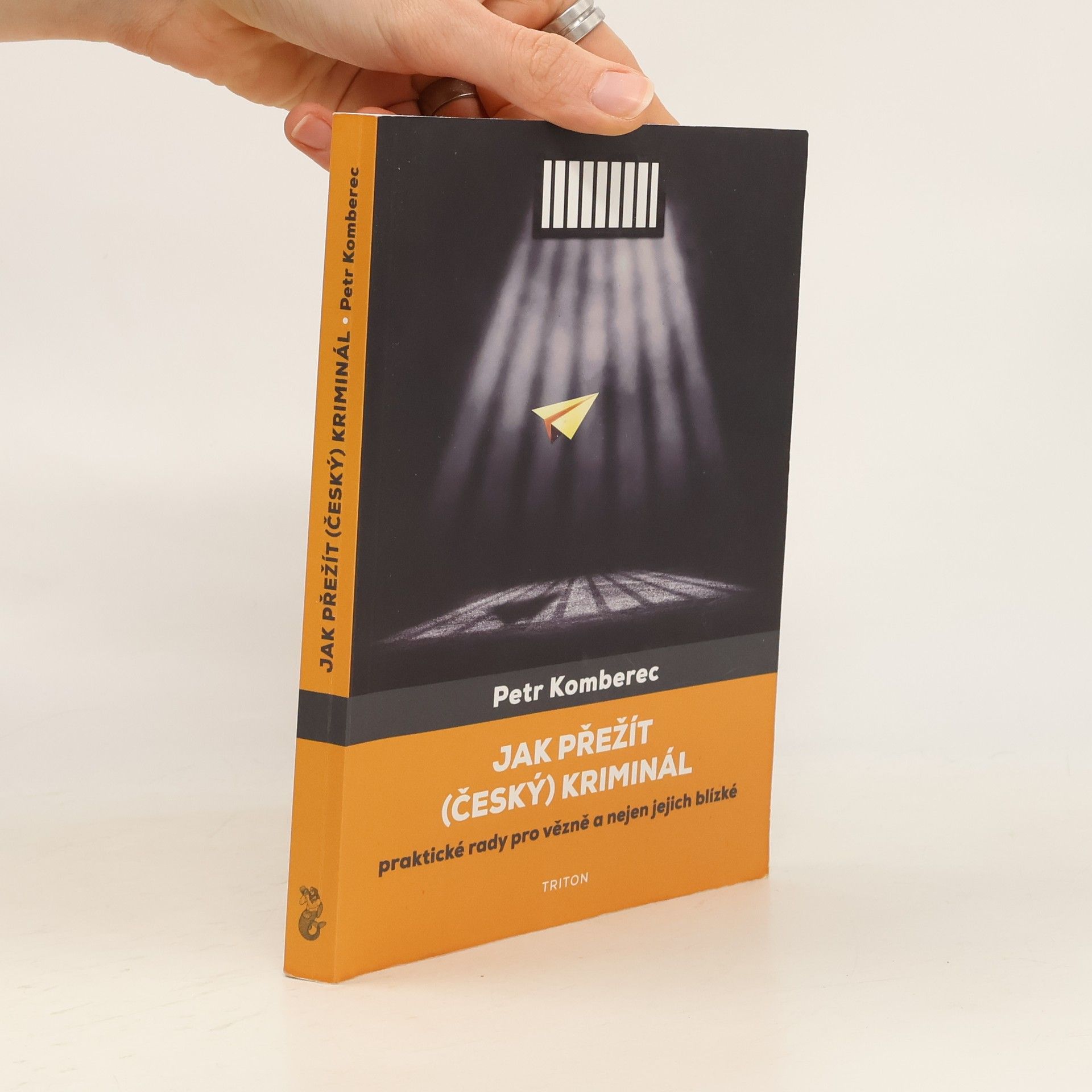 Petr Komberec Jak přežít (český) kriminál : praktické rady pro vězně a nejen jejich blízké
