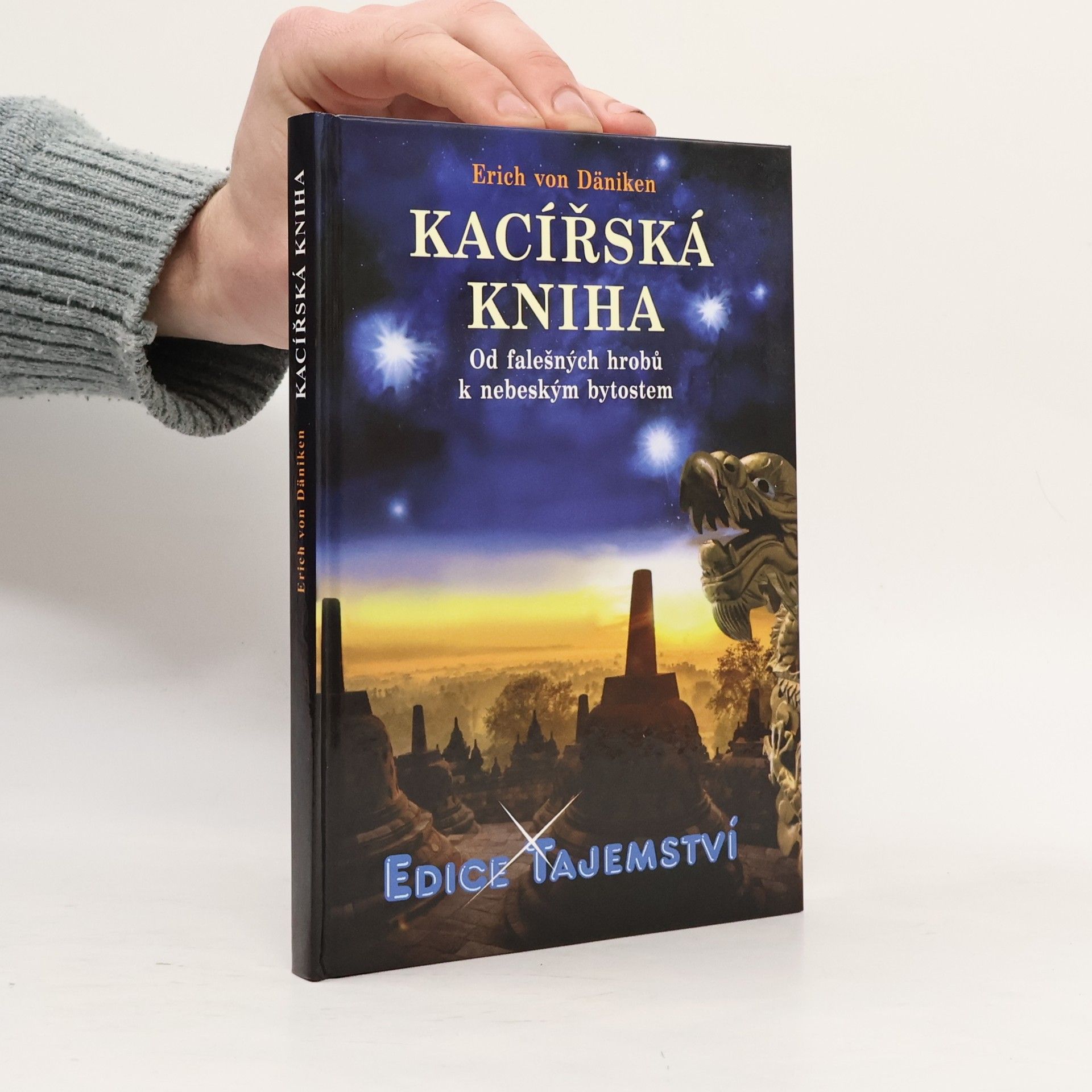 Erich von Däniken Kacířská kniha : od falešných hrobů k nebeským bytostem