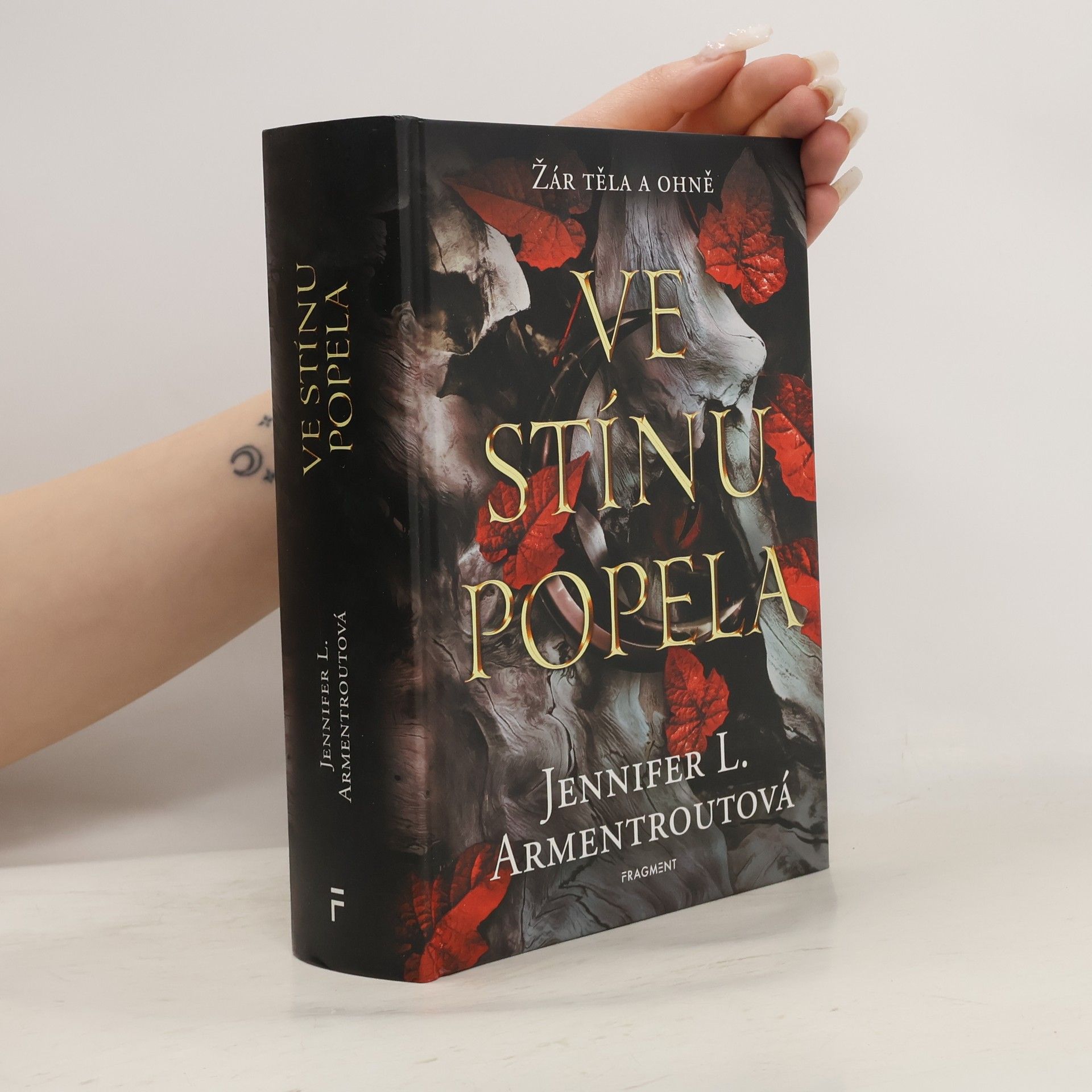 Jennifer L. Armentrout Ve stínu popela