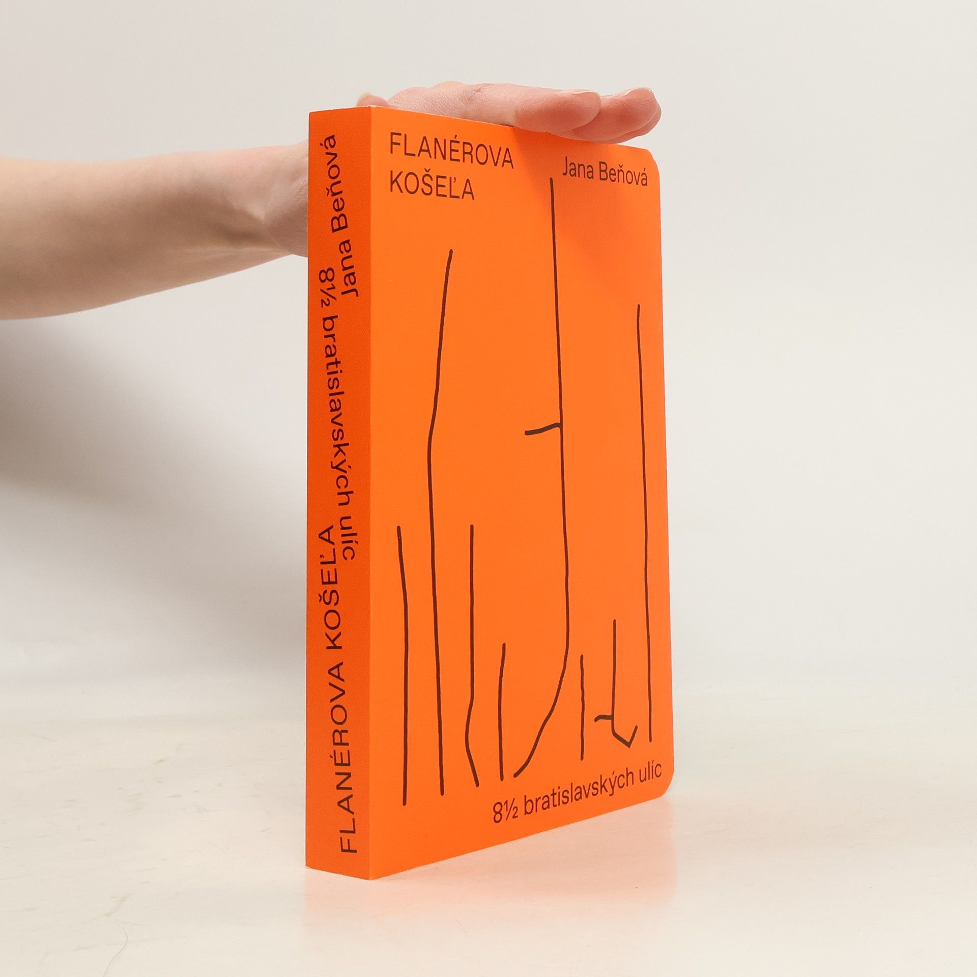 Jana Beňová Flanérova košeľa: 8 a pol bratislavských ulíc