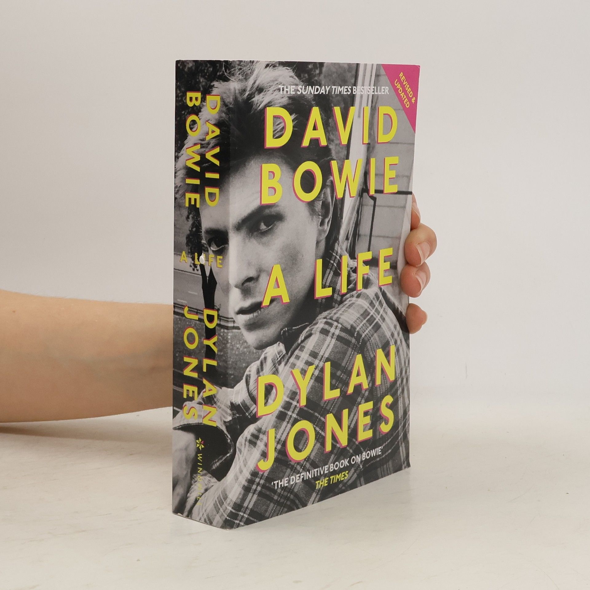 Dylan Jones David Bowie: a life