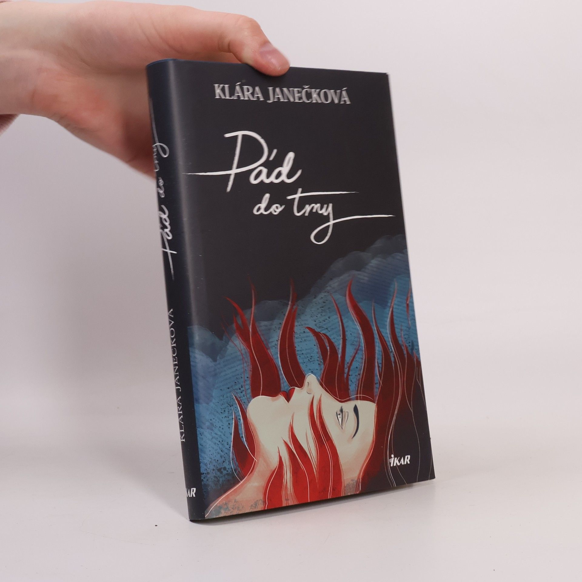 Klára Janečková Pád do tmy