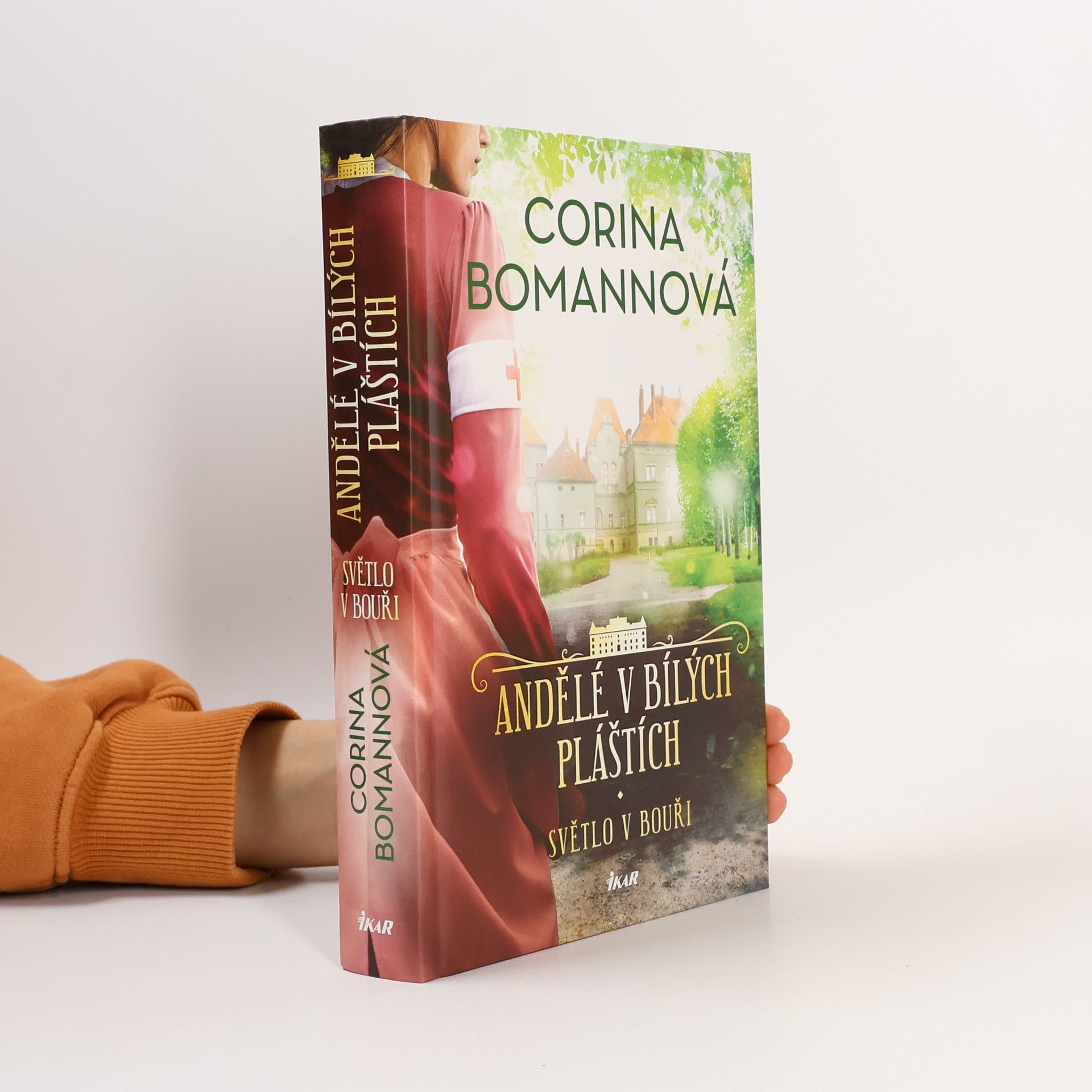 Corina Bomann Andělé v bílých pláštích