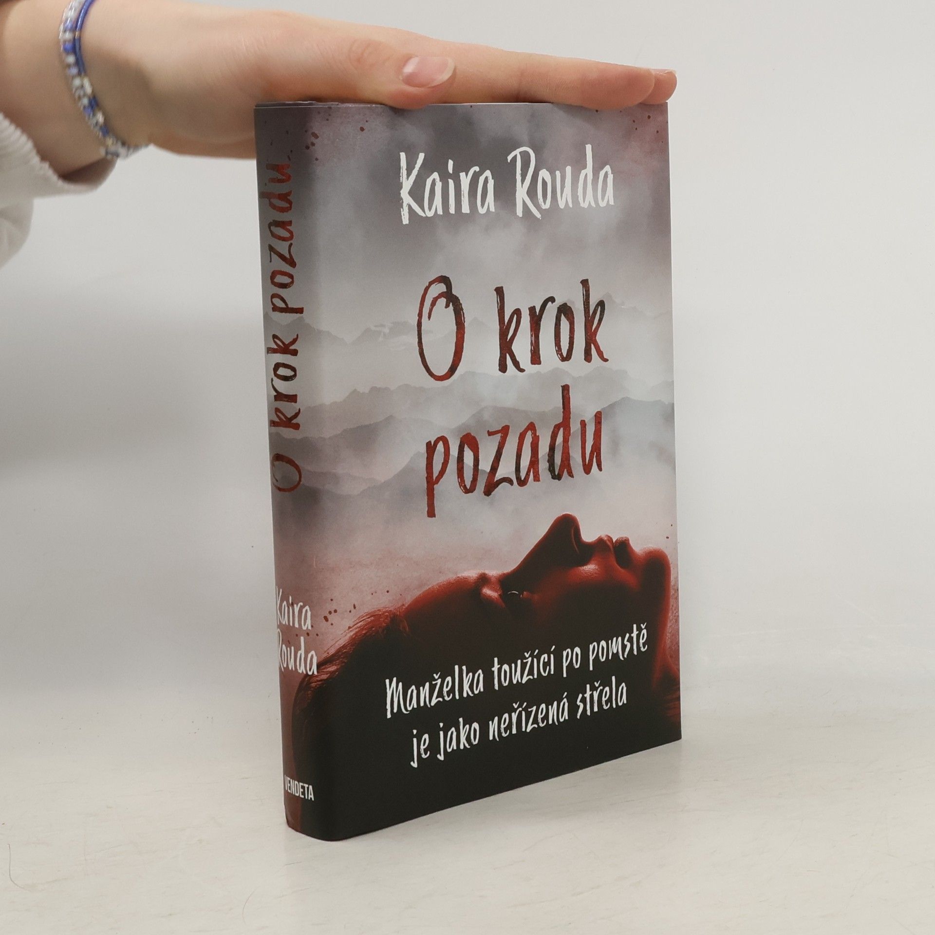 Kaira Sturdivant Rouda O krok pozadu