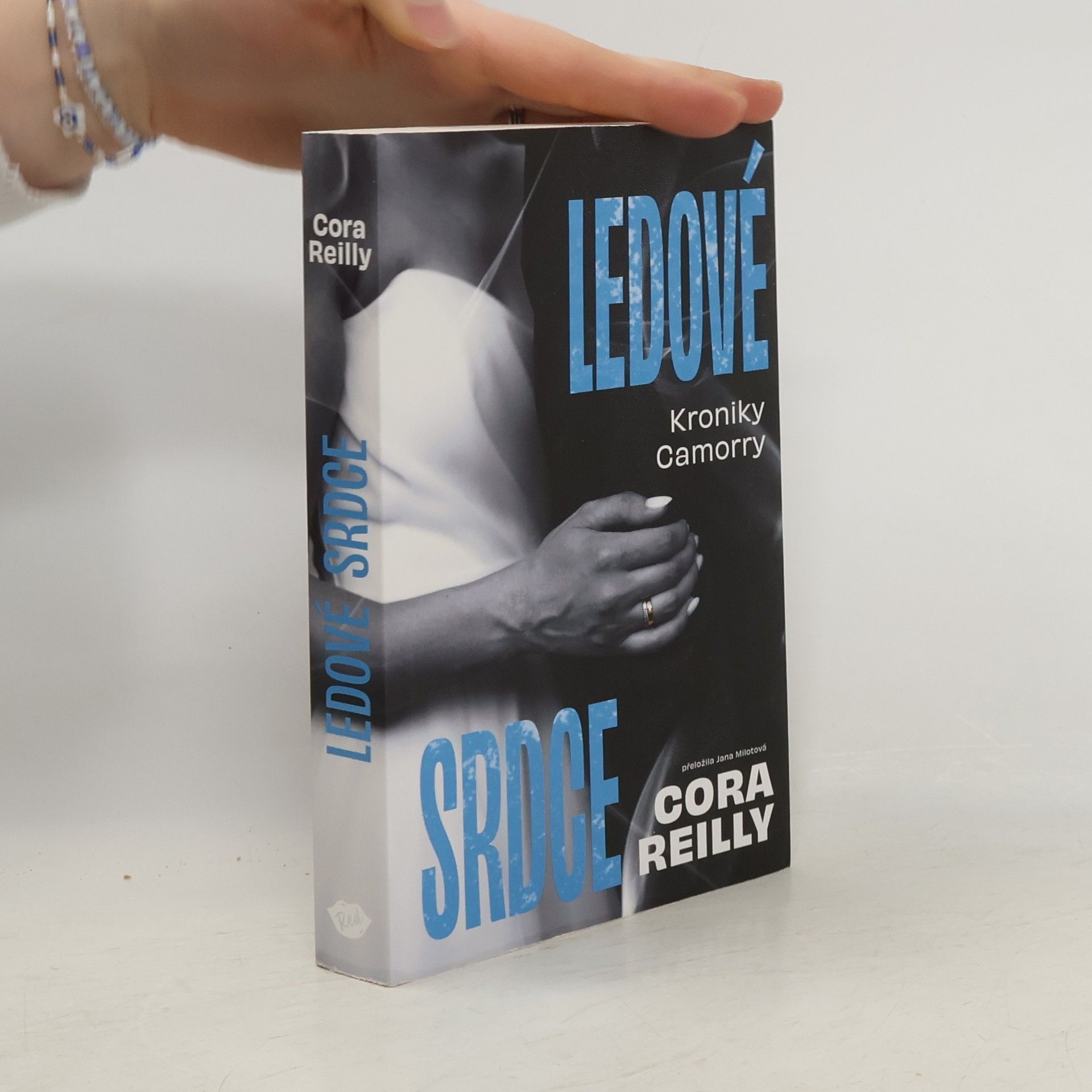 Cora Reilly Kroniky Camorry. Ledové srdce