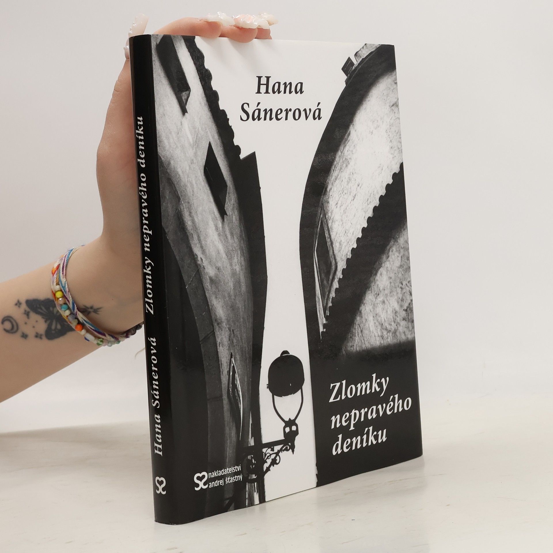 Hana Sánerová Zlomky nepravého deníku