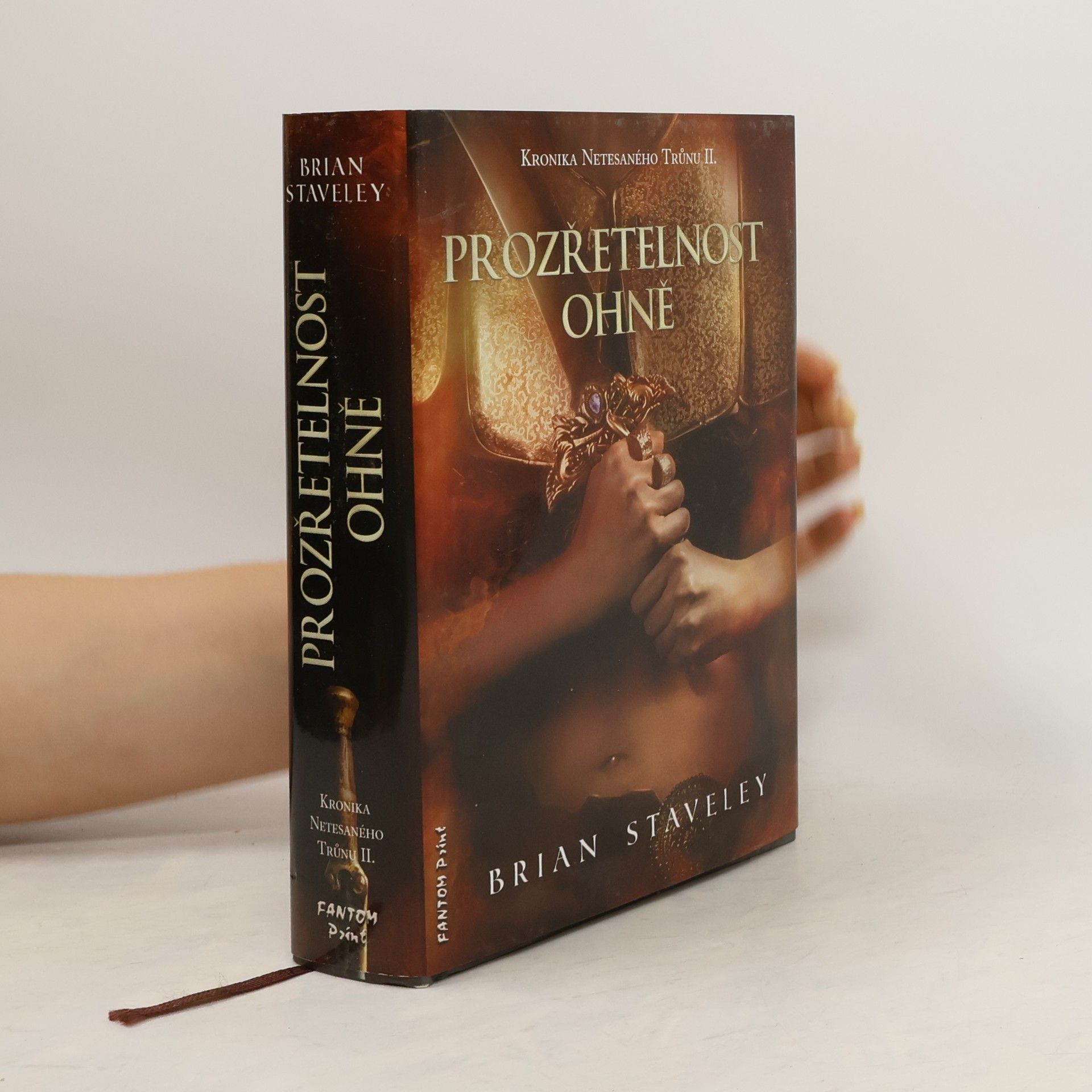 Brian Staveley Prozřetelnost ohně. Kronika netesaného trůnu. Díl 2.