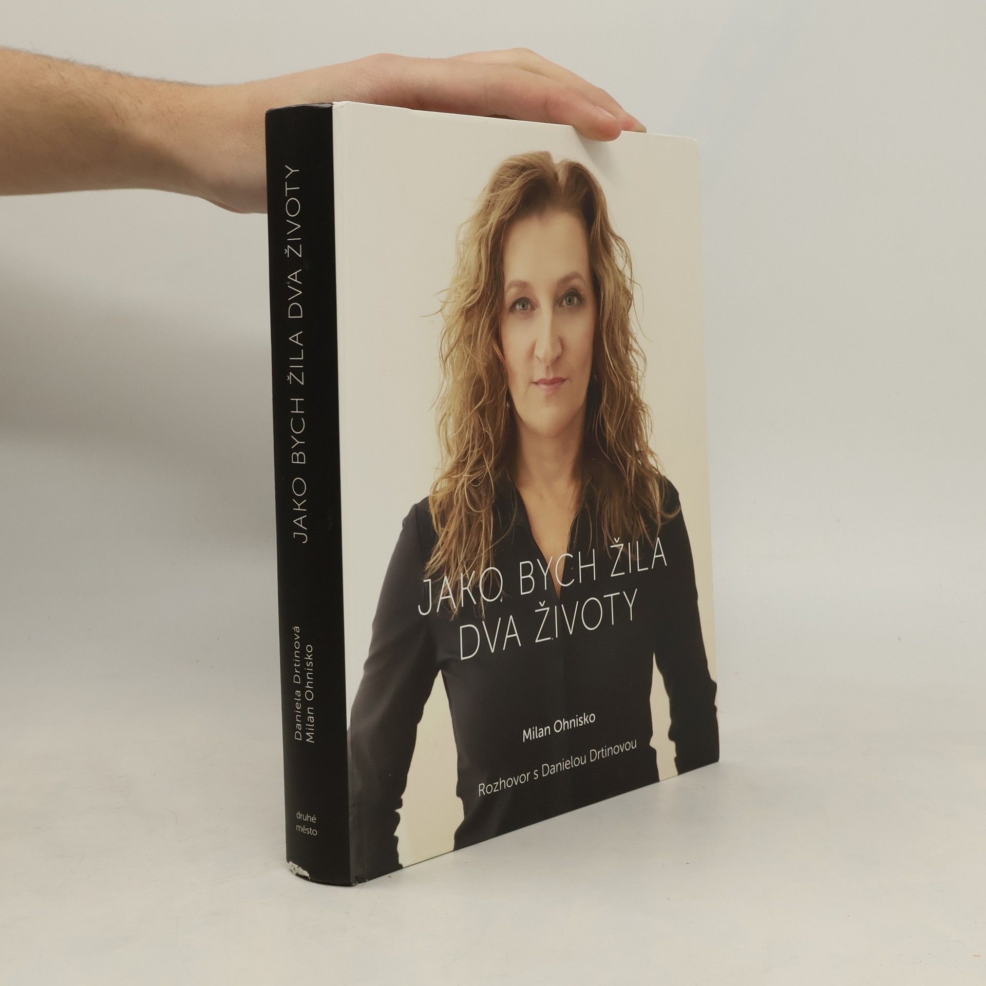 Milan Ohnisko Jako bych žila dva životy. Rozhovor s Danielou Drtinovou