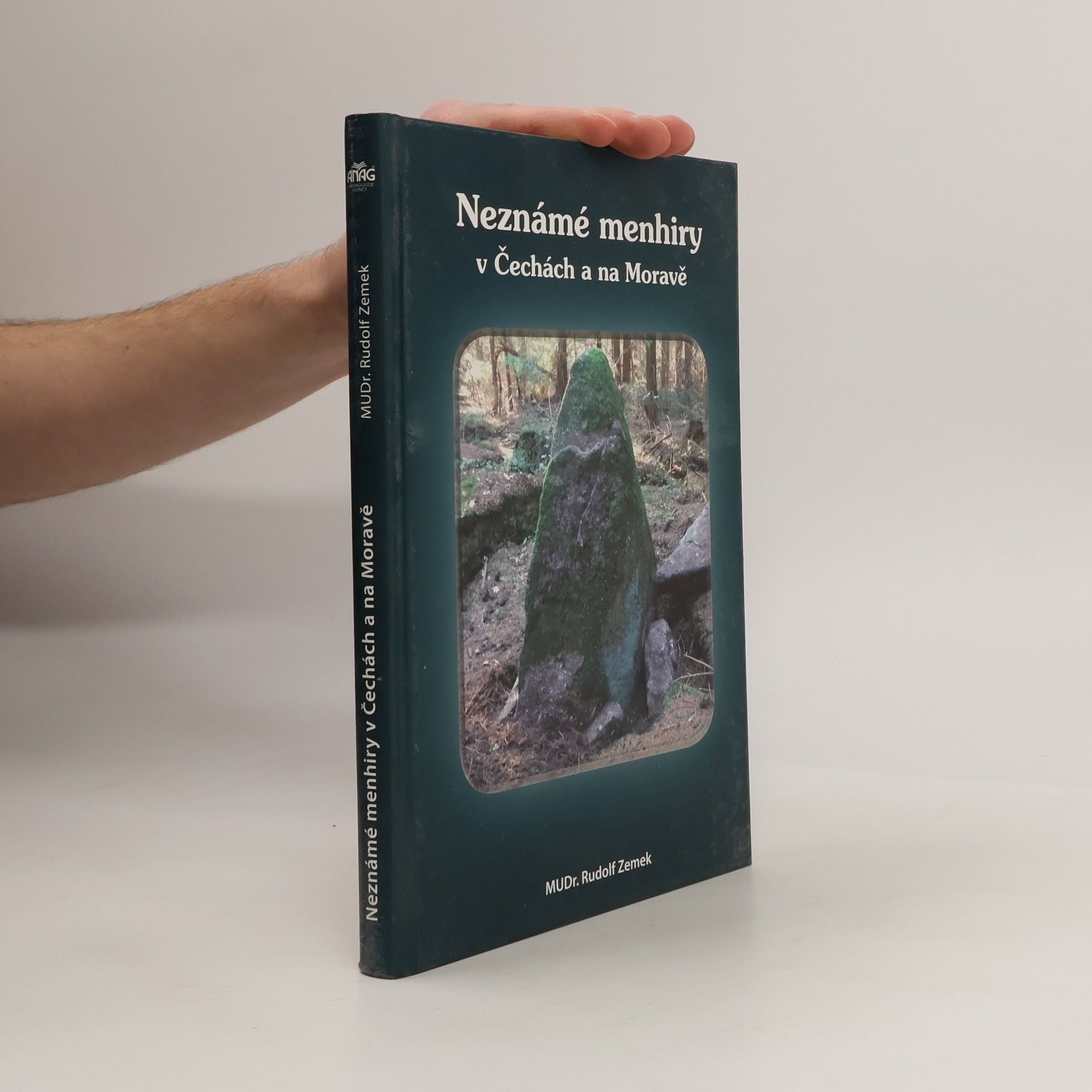 Rudolf Zemek Neznámé menhiry v Čechách a na Moravě
