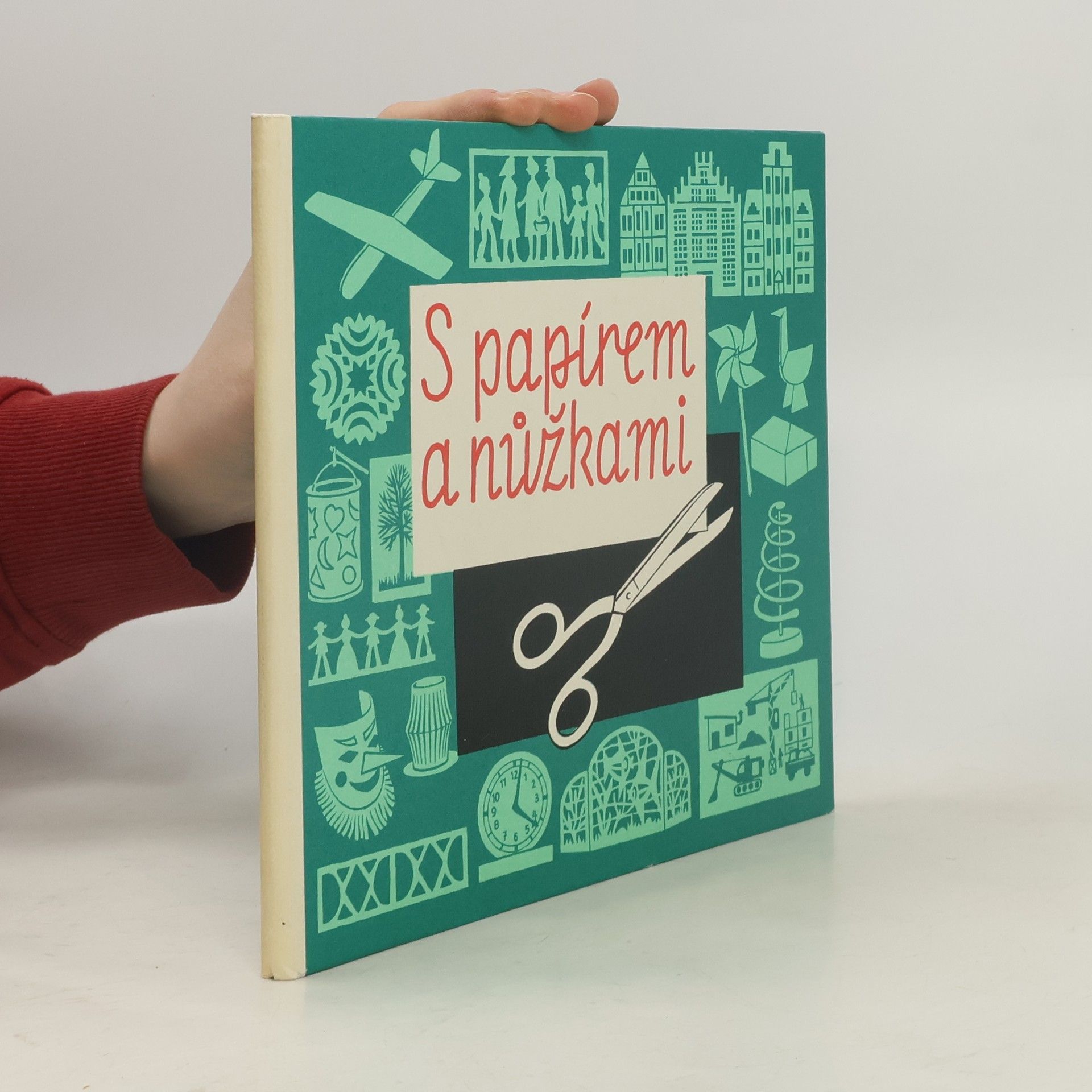 Joachim Schonherr S papírem a nůžkami