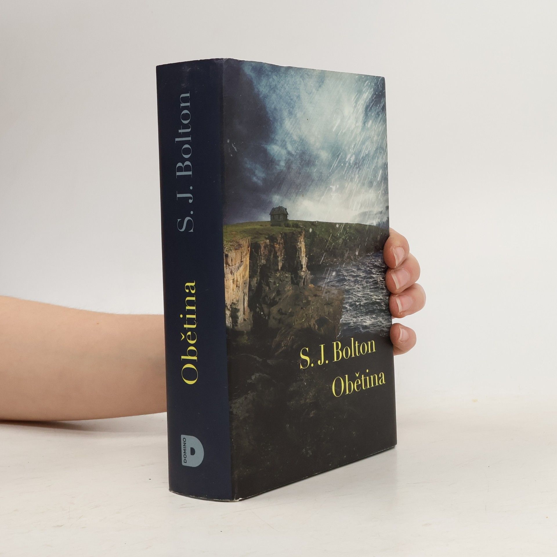 S. J. Bolton Obětina