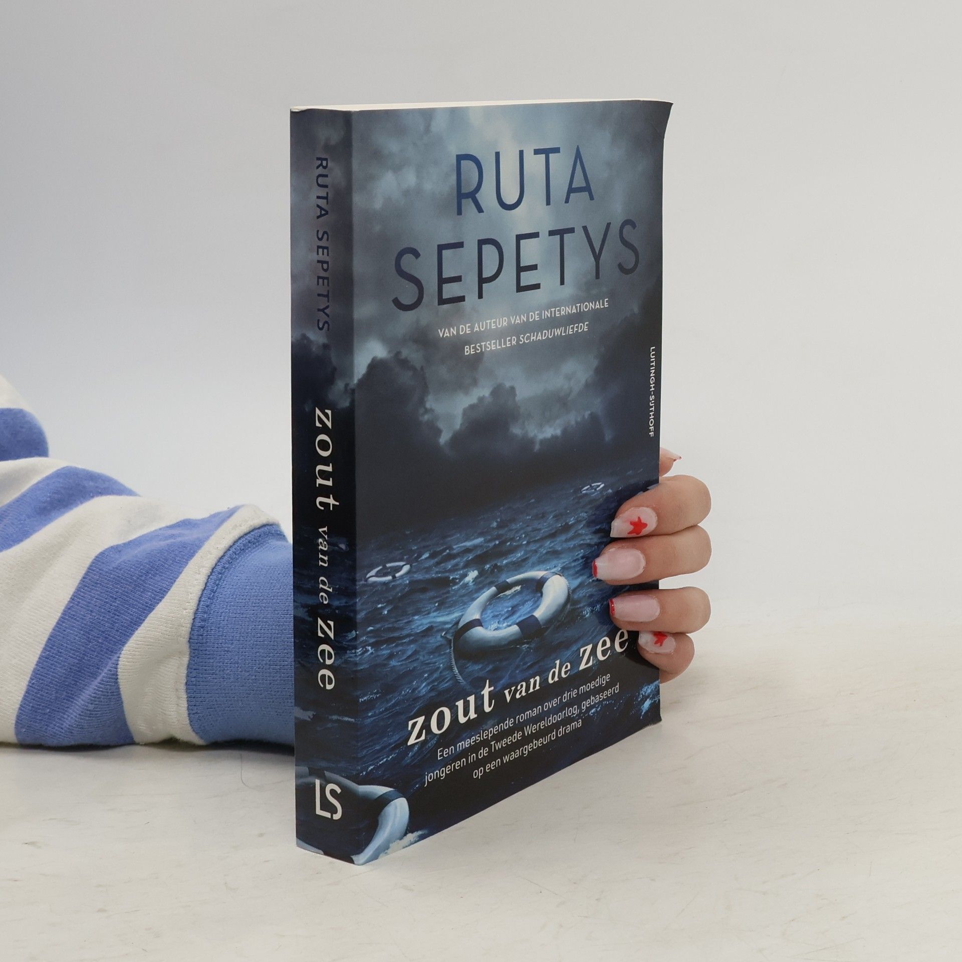 Ruta Sepetysová Zout van de zee