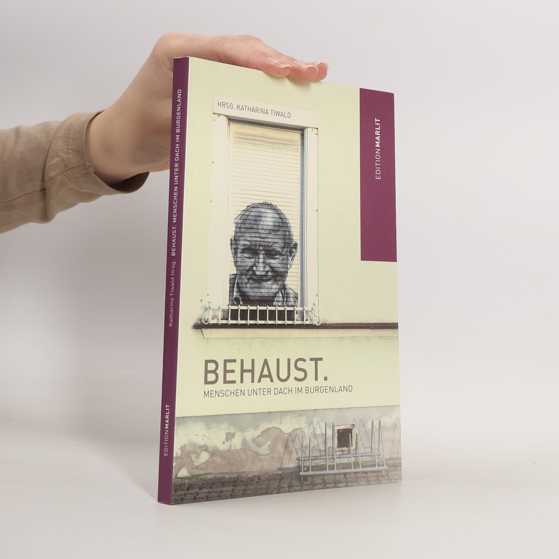 Katharina Tiwald Behaust.