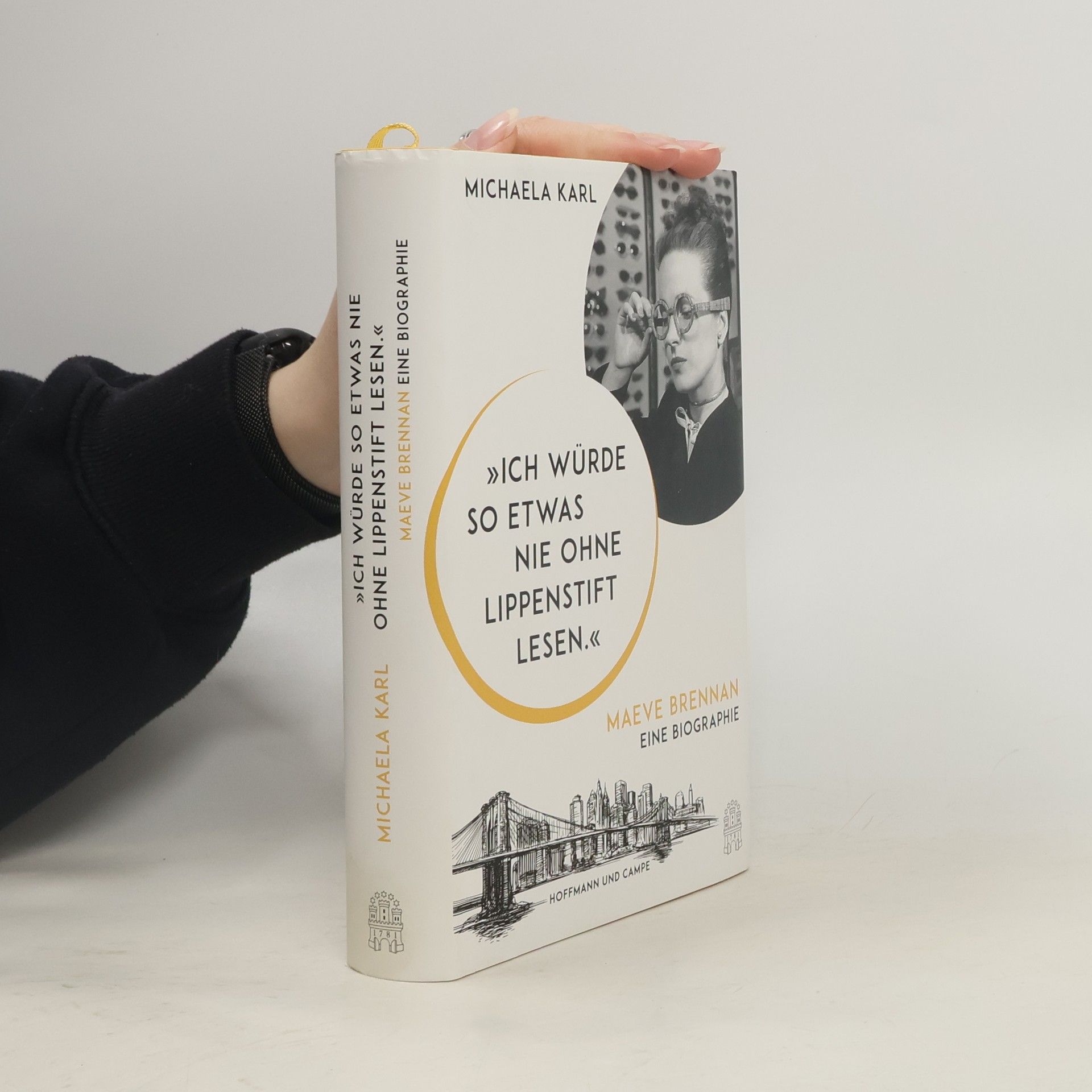Michaela Karl "Ich würde so etwas nie ohne Lippenstift lesen"