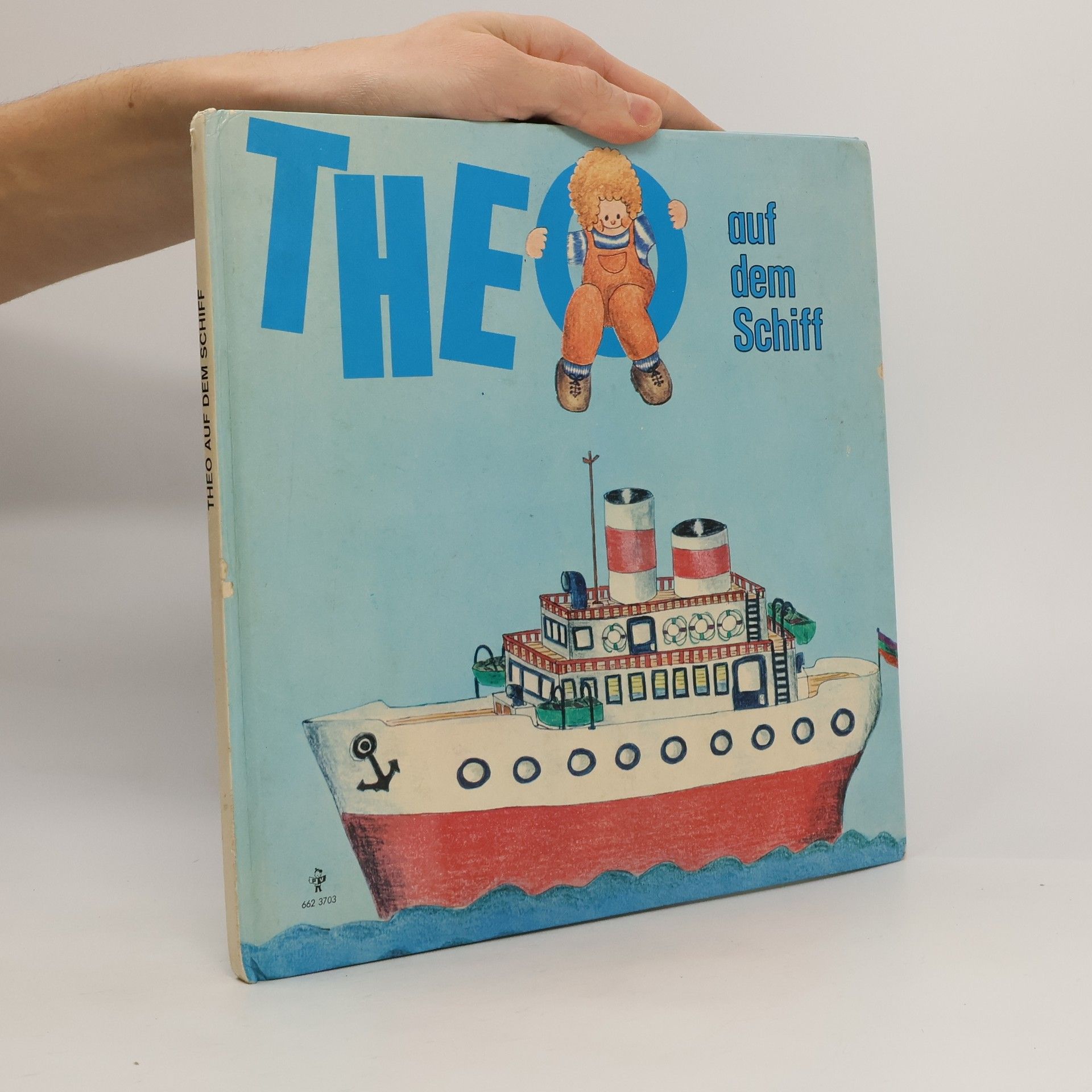 Violeta Denou Theo auf dem Schiff