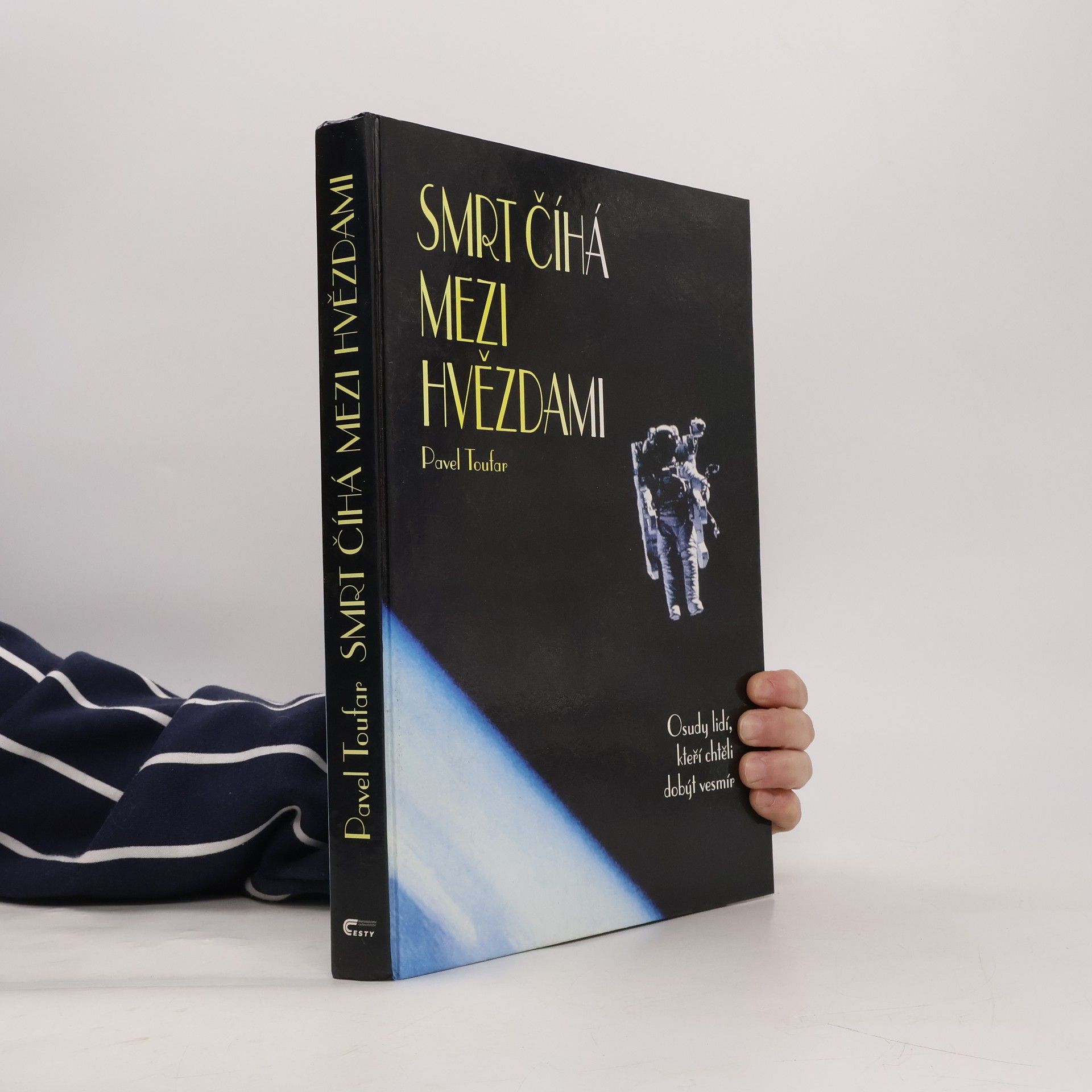 Pavel Toufar Smrt číhá mezi hvězdami : osudy lidí, kteří chtěli dobýt vesmír