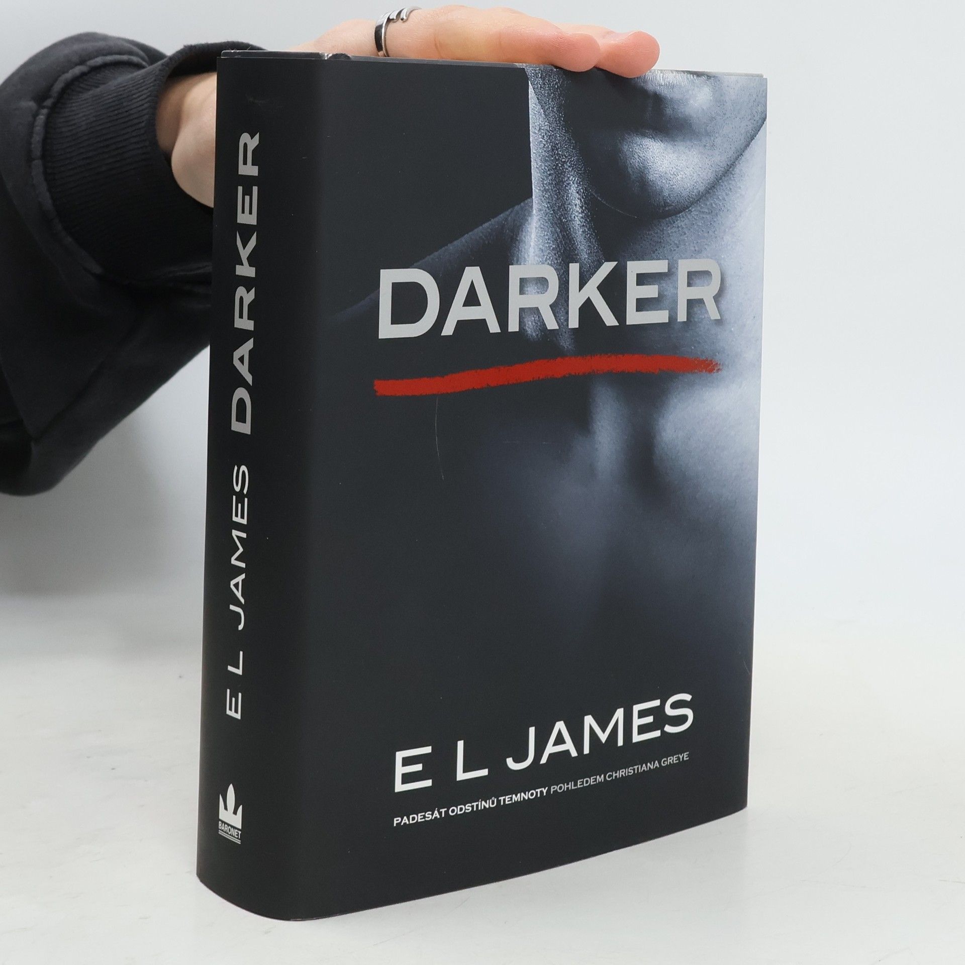 E. L. James Darker. Padesát odstínů temnoty pohledem Christiana Greye
