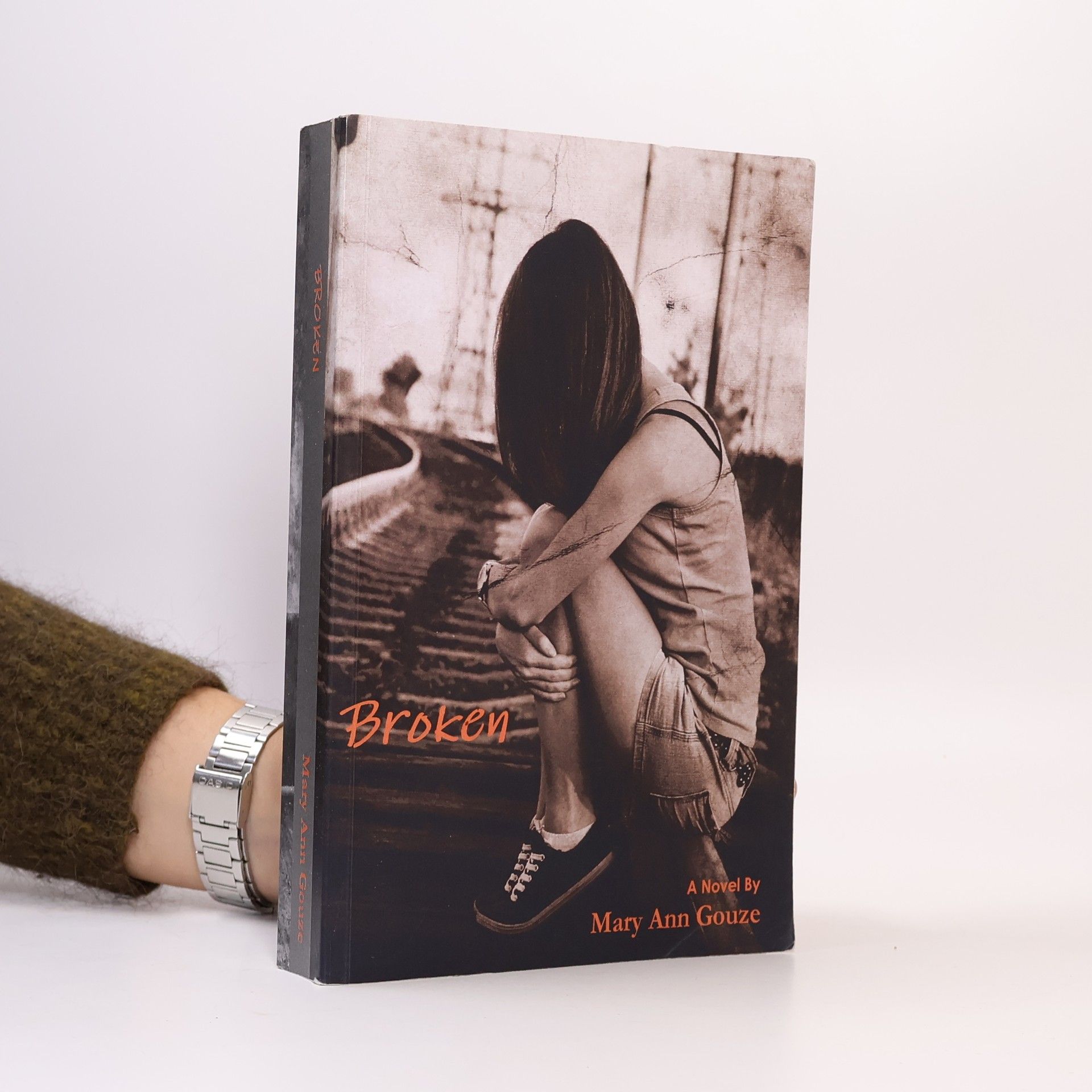 Mary Ann Gouze Fantasy World Books (2nd Group): Broken