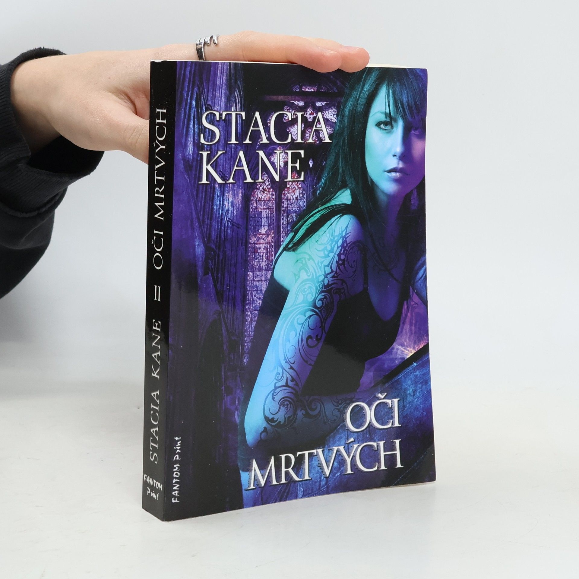 Stacia Kane Oči mrtvých