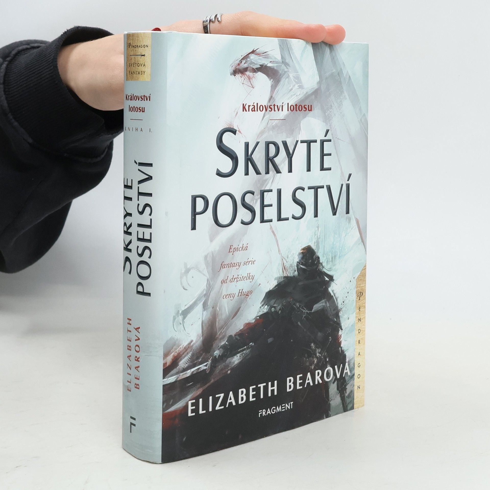 Elizabeth Bear Skryté poselství