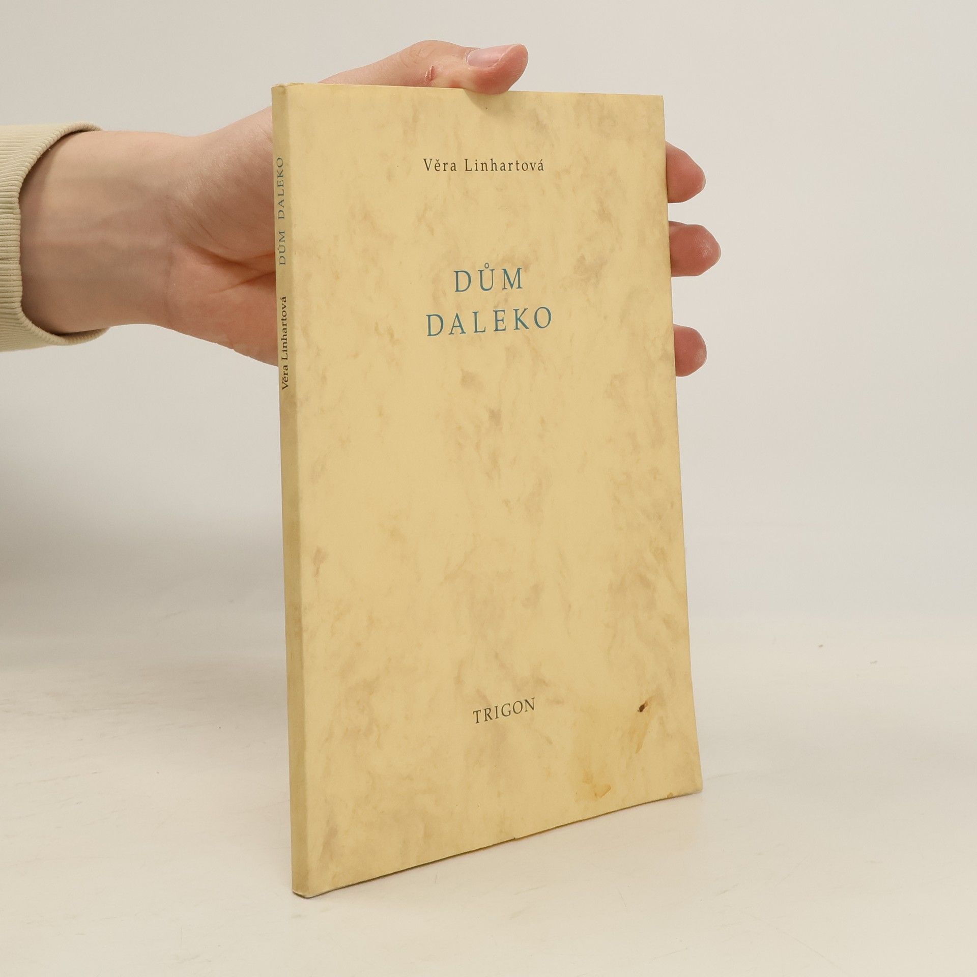 Věra Linhartová Dům daleko