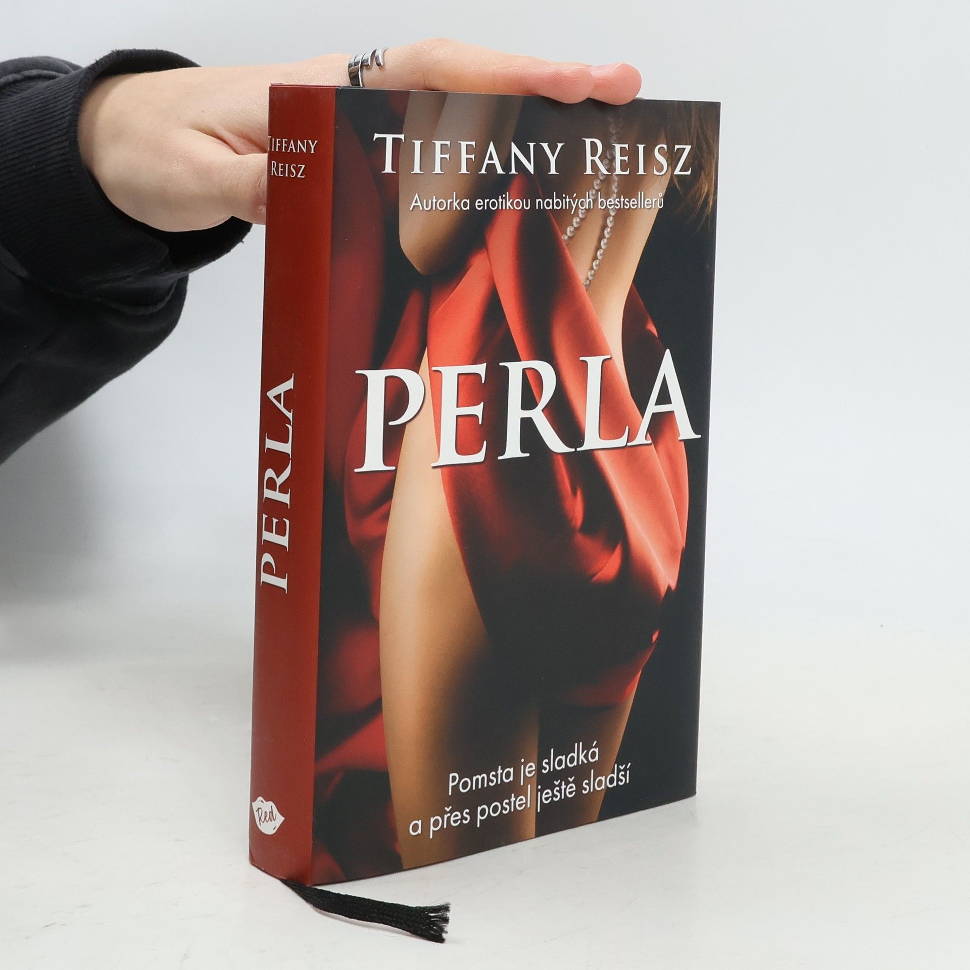 Tiffany Reisz Perla