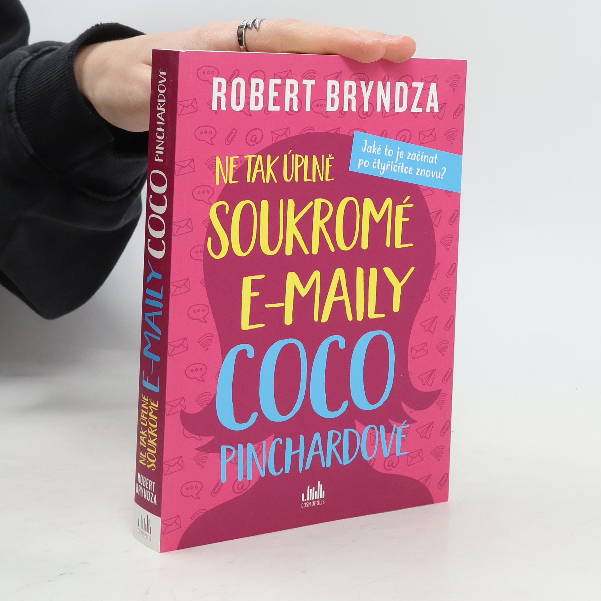 Robert Bryndza Ne tak úplně soukromé e-maily Coco Pinchardové. Jaké to je začínat po čtyřicítce znovu?