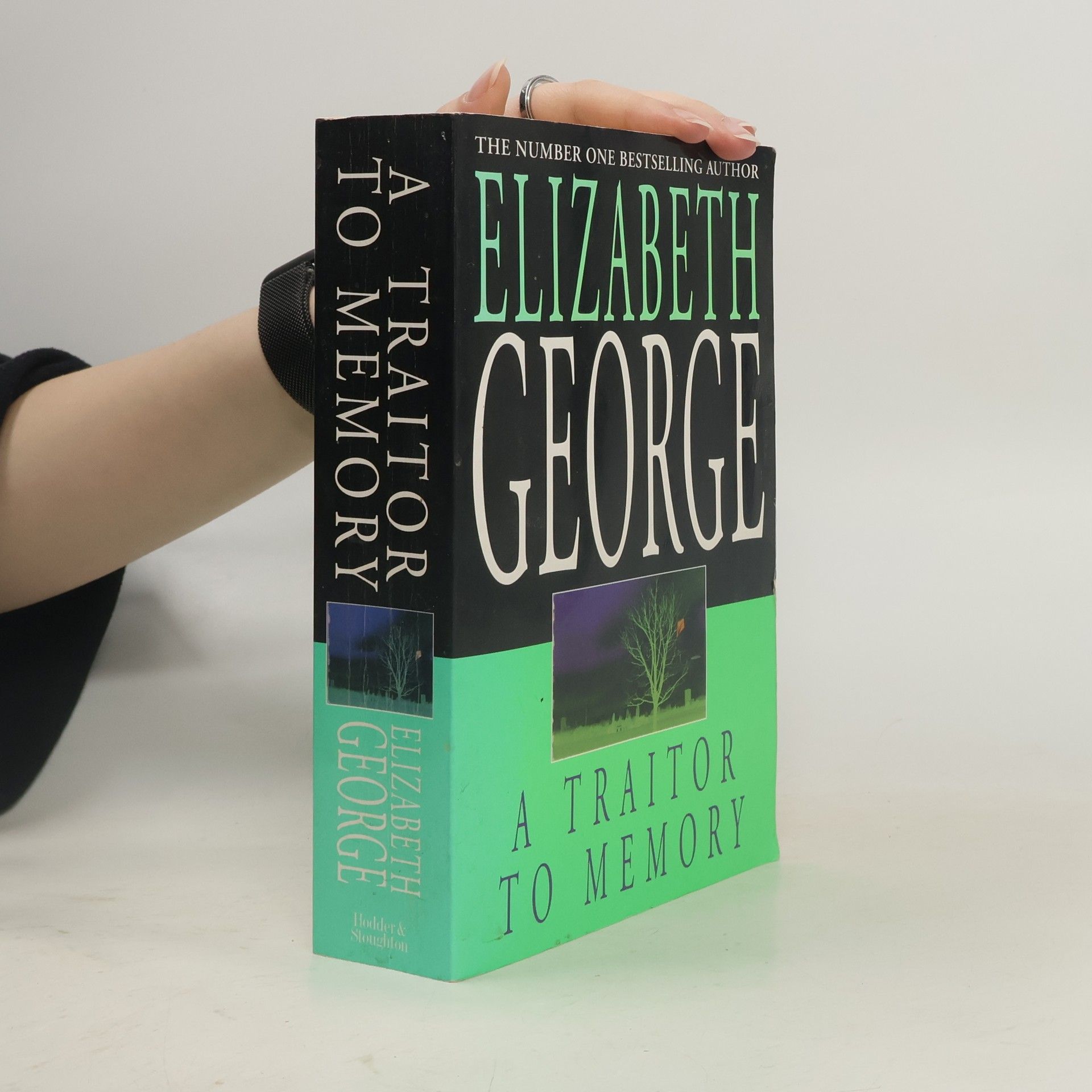 Elizabeth George Inspector Lynley Novel: A Traitor to Memory