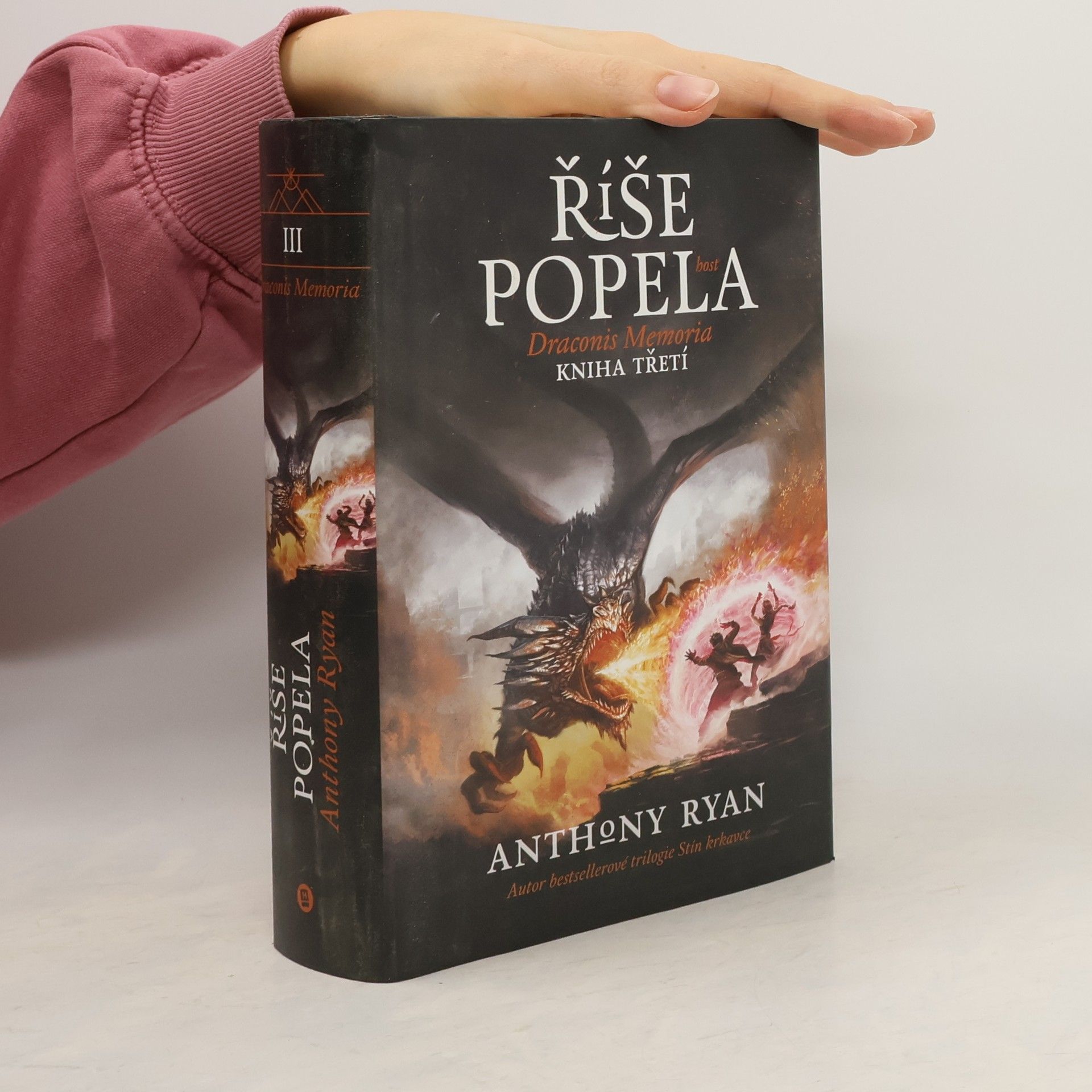 Anthony Ryan Říše popela