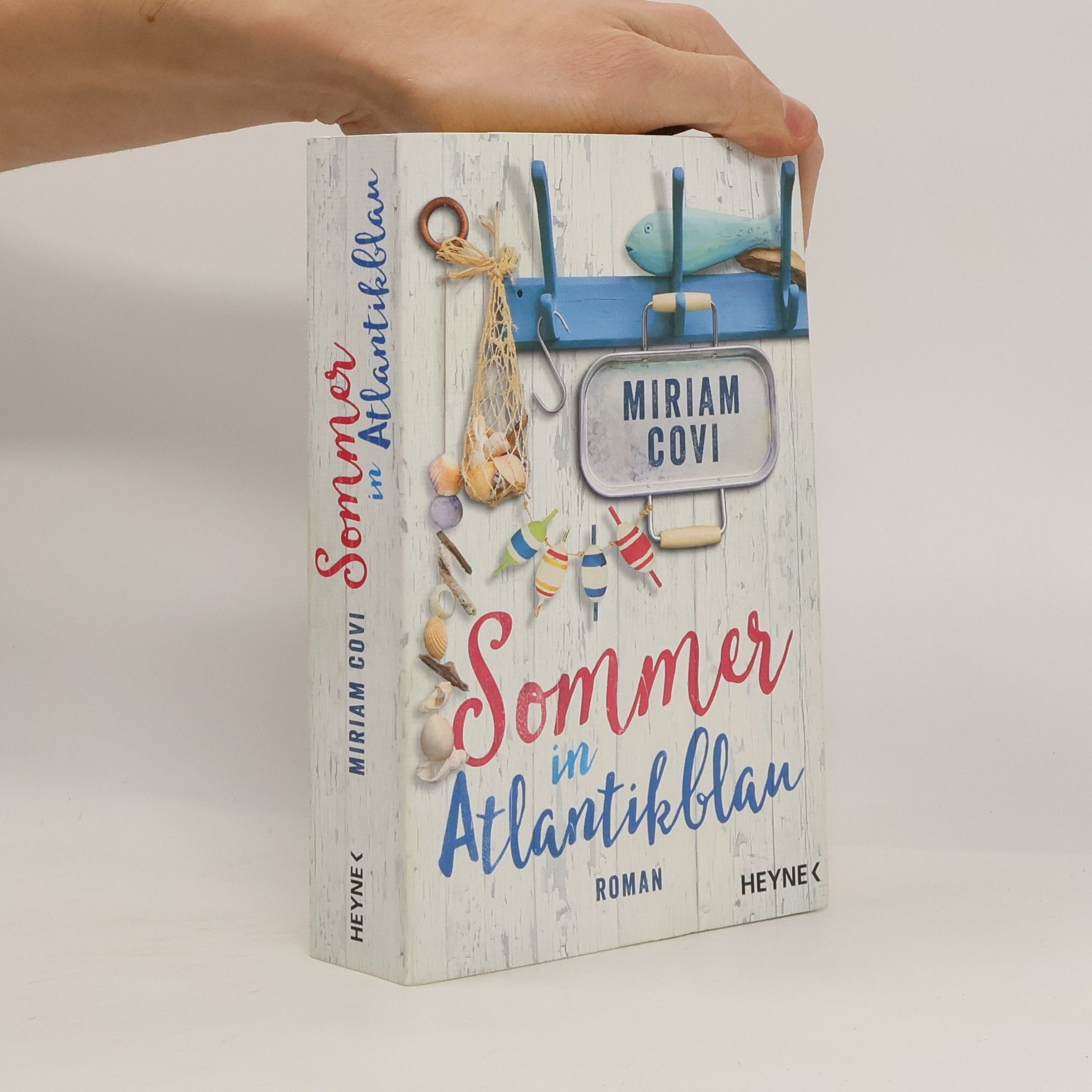 Miriam Covi Sommer in Atlantikblau