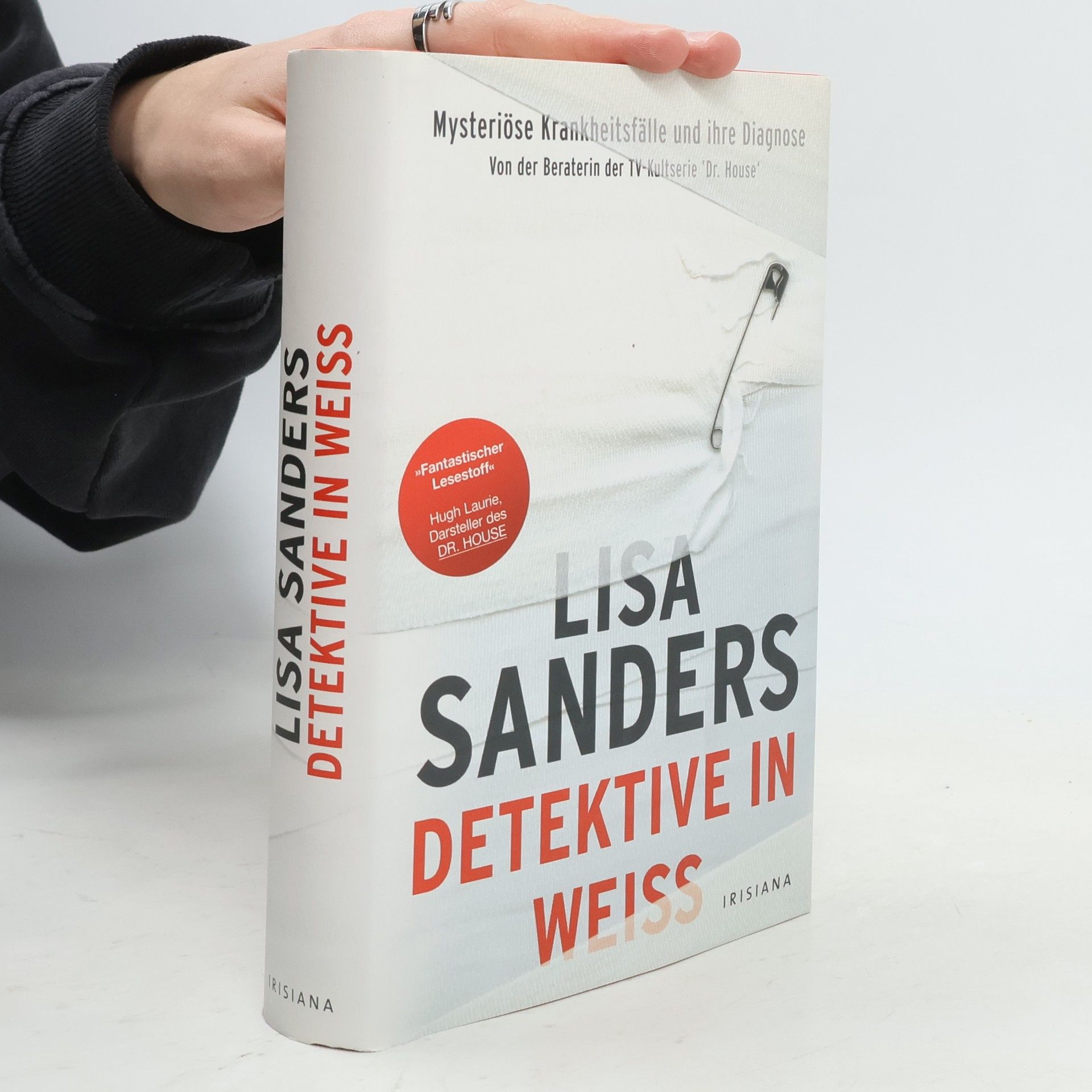 Lisa Sanders Detektive in weiß
