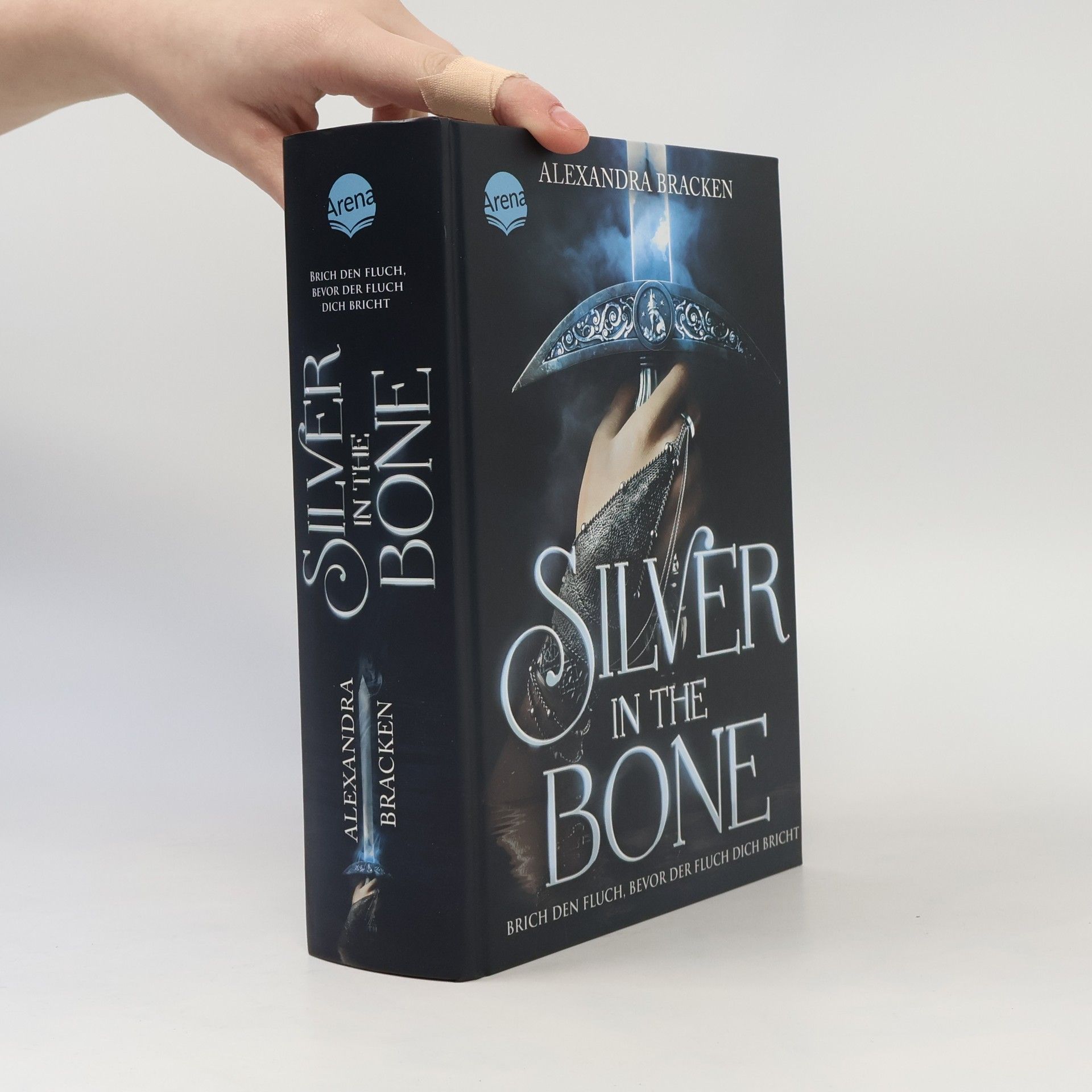 Alexandra Bracken Silver in the Bone. Brich den Fluch, bevor der Fluch dich bricht (Die Hollower-Saga 1)